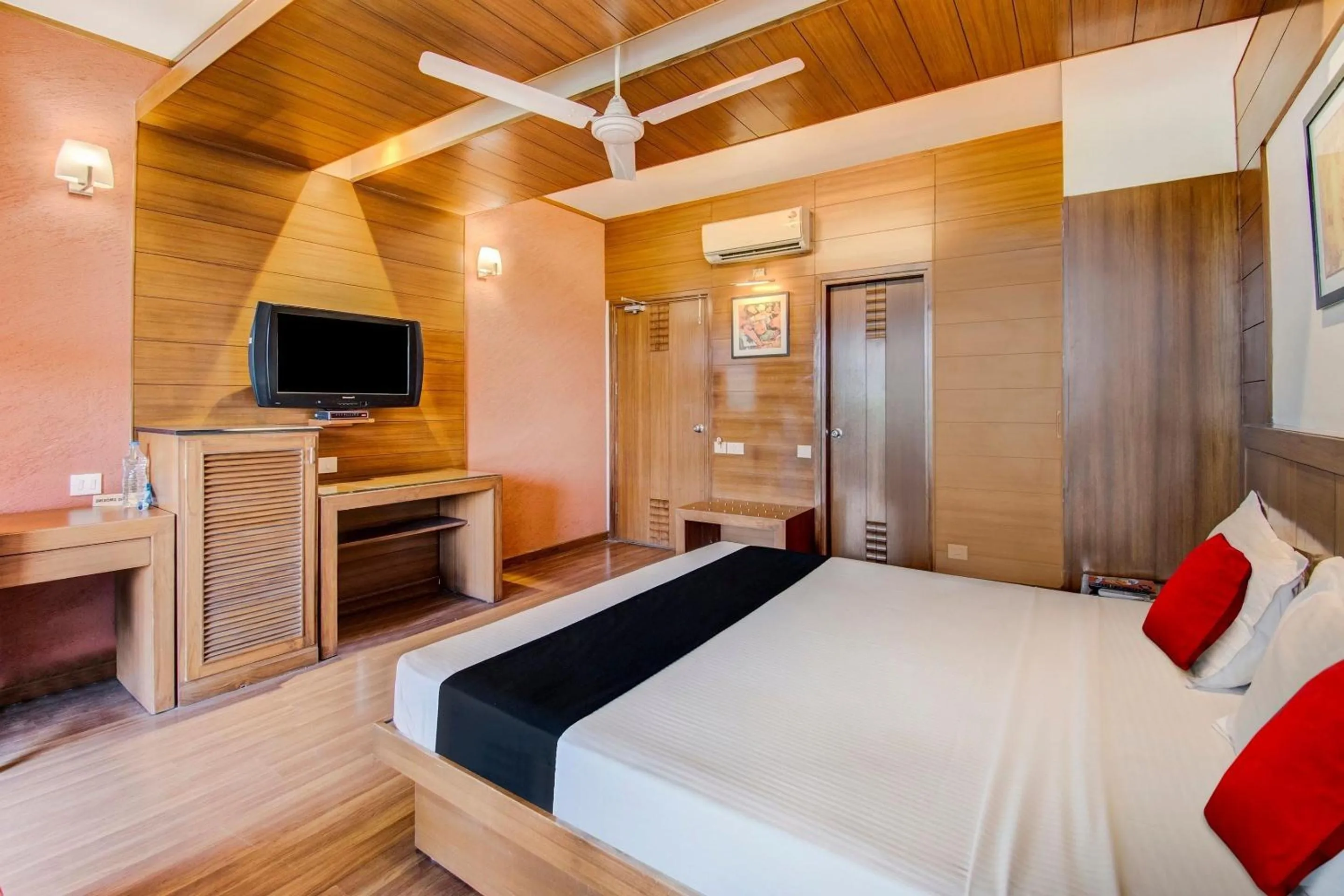 Bedroom in Capital O Broadway