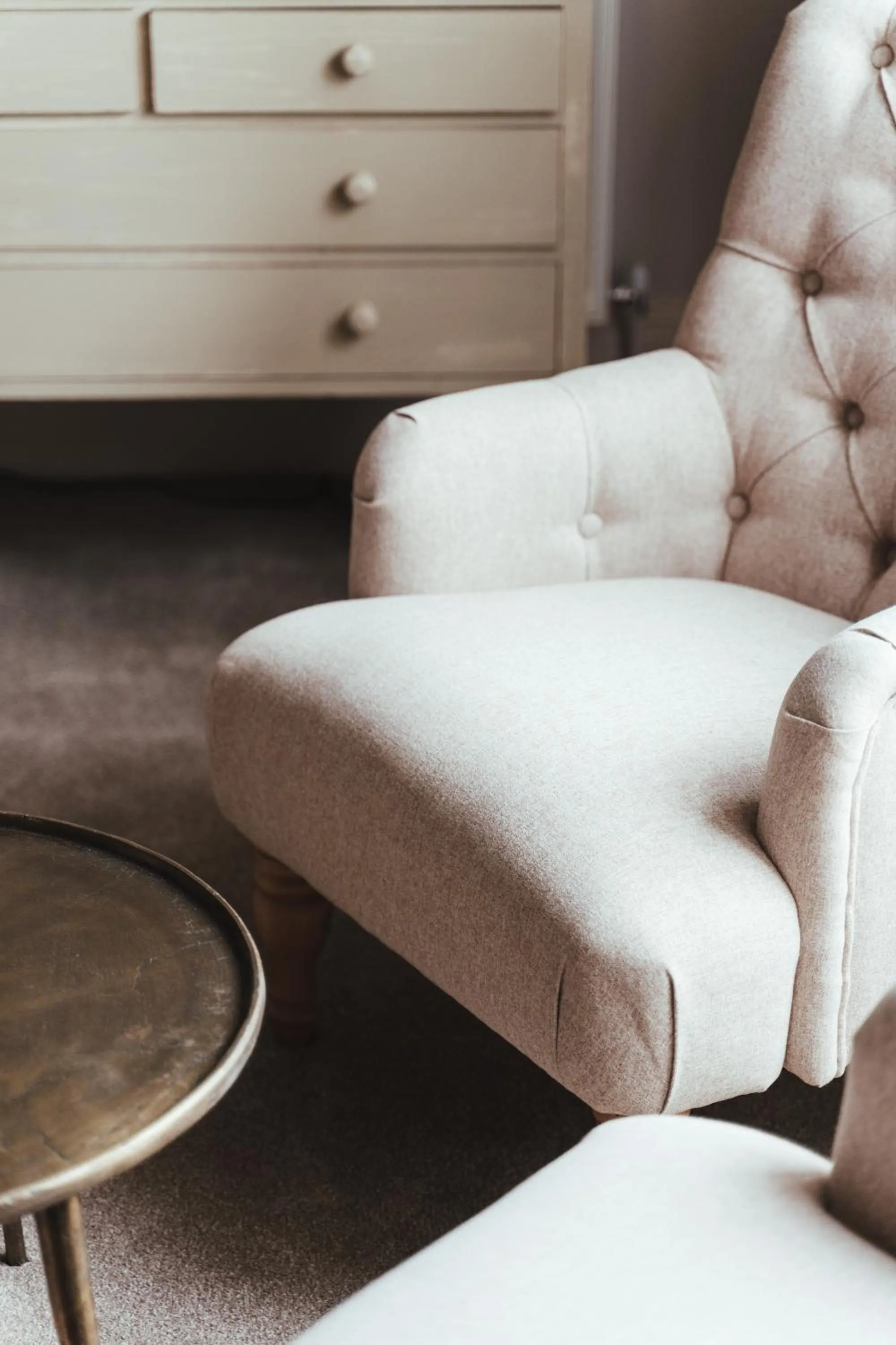 Living room, Bed in The Falcon Inn
