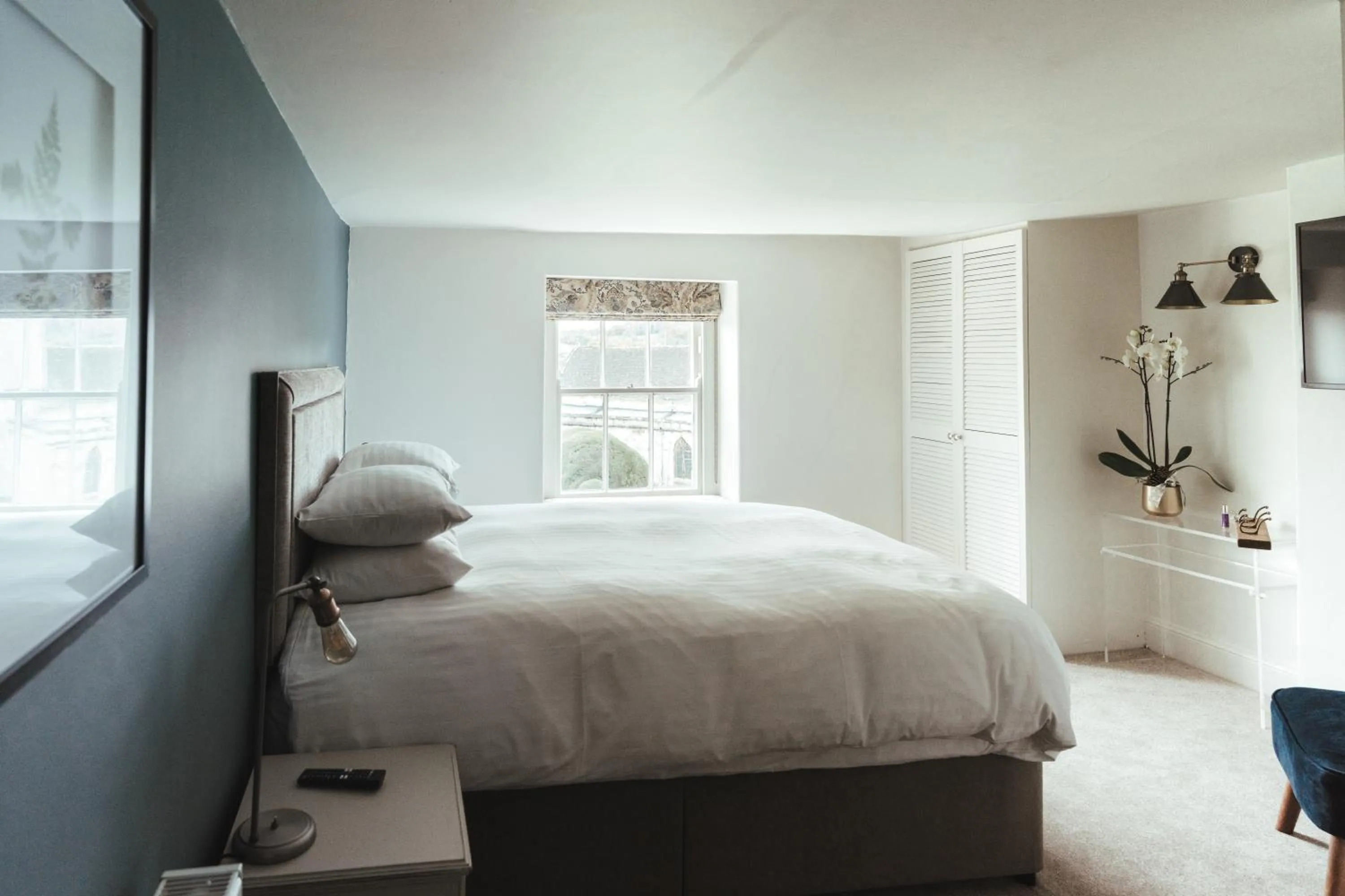 Photo of the whole room, Bed in The Falcon Inn