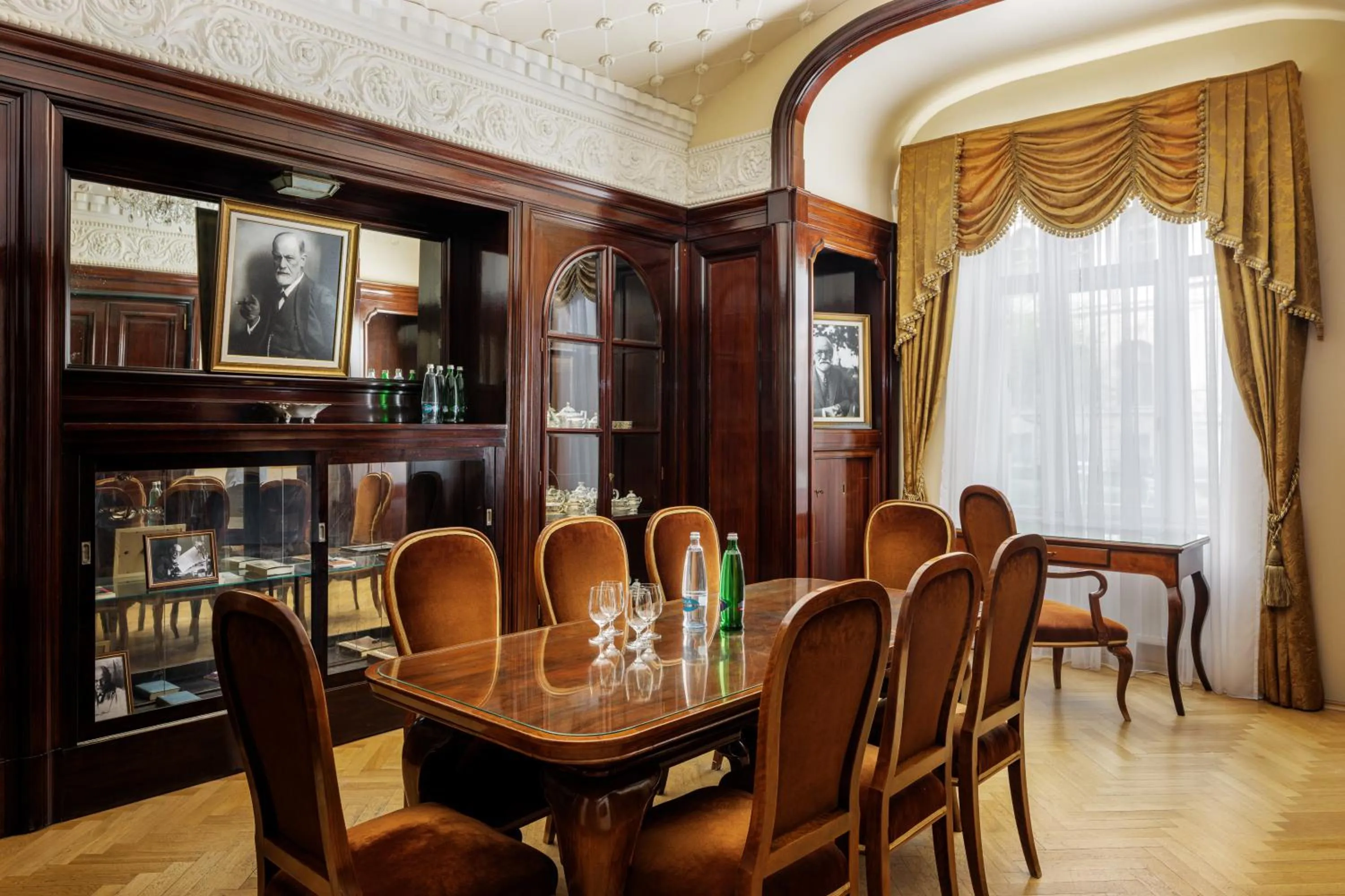 Meeting/conference room in Carlsbad Plaza Medical Spa & Wellness hotel