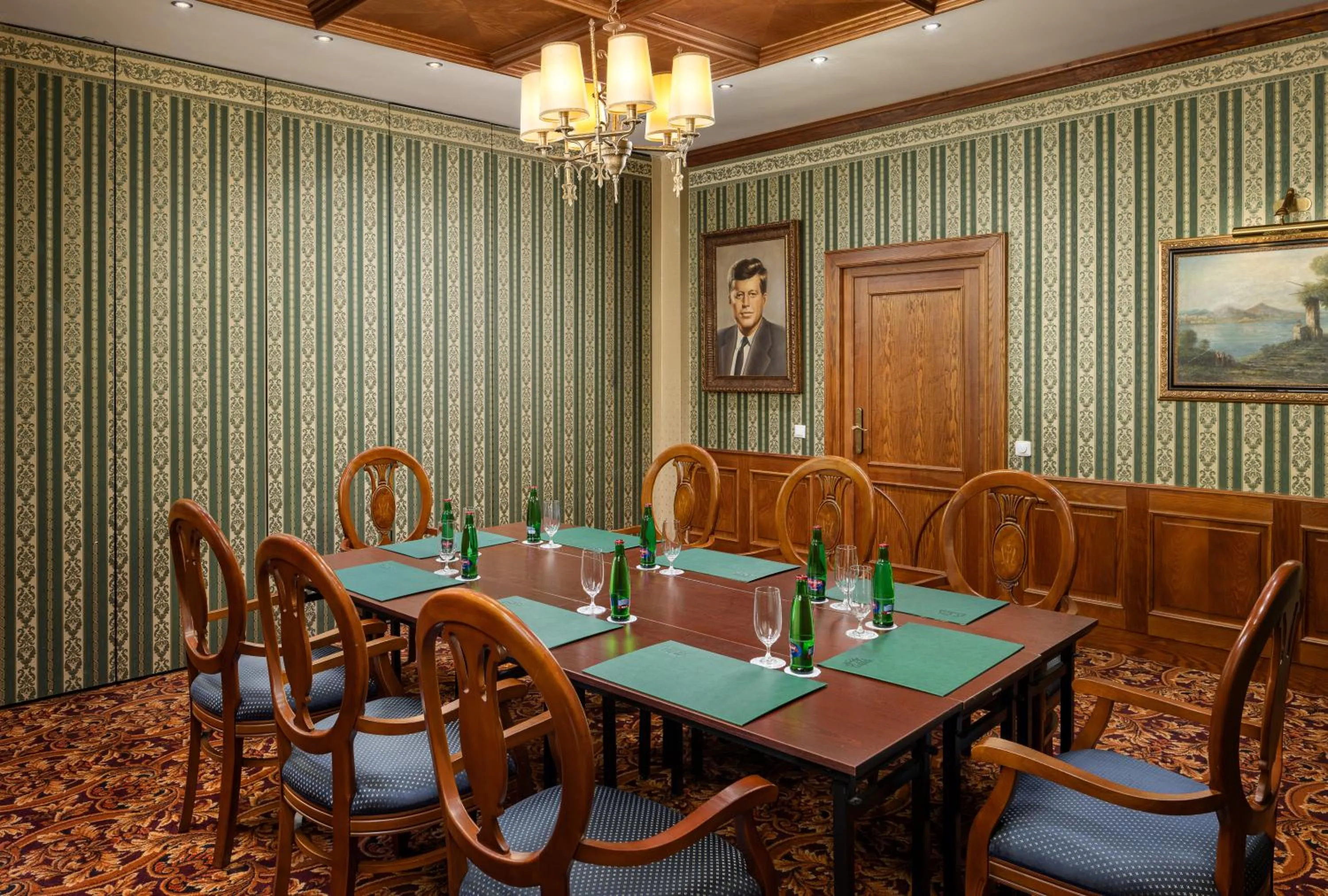 Meeting/conference room in Carlsbad Plaza Medical Spa & Wellness hotel