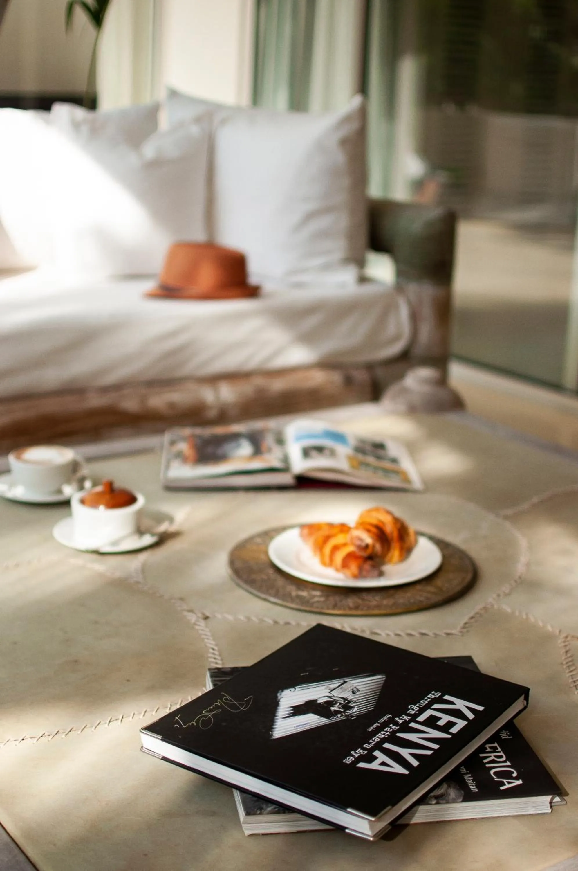 Living room, Bed in Billionaire Resort & Retreat Malindi