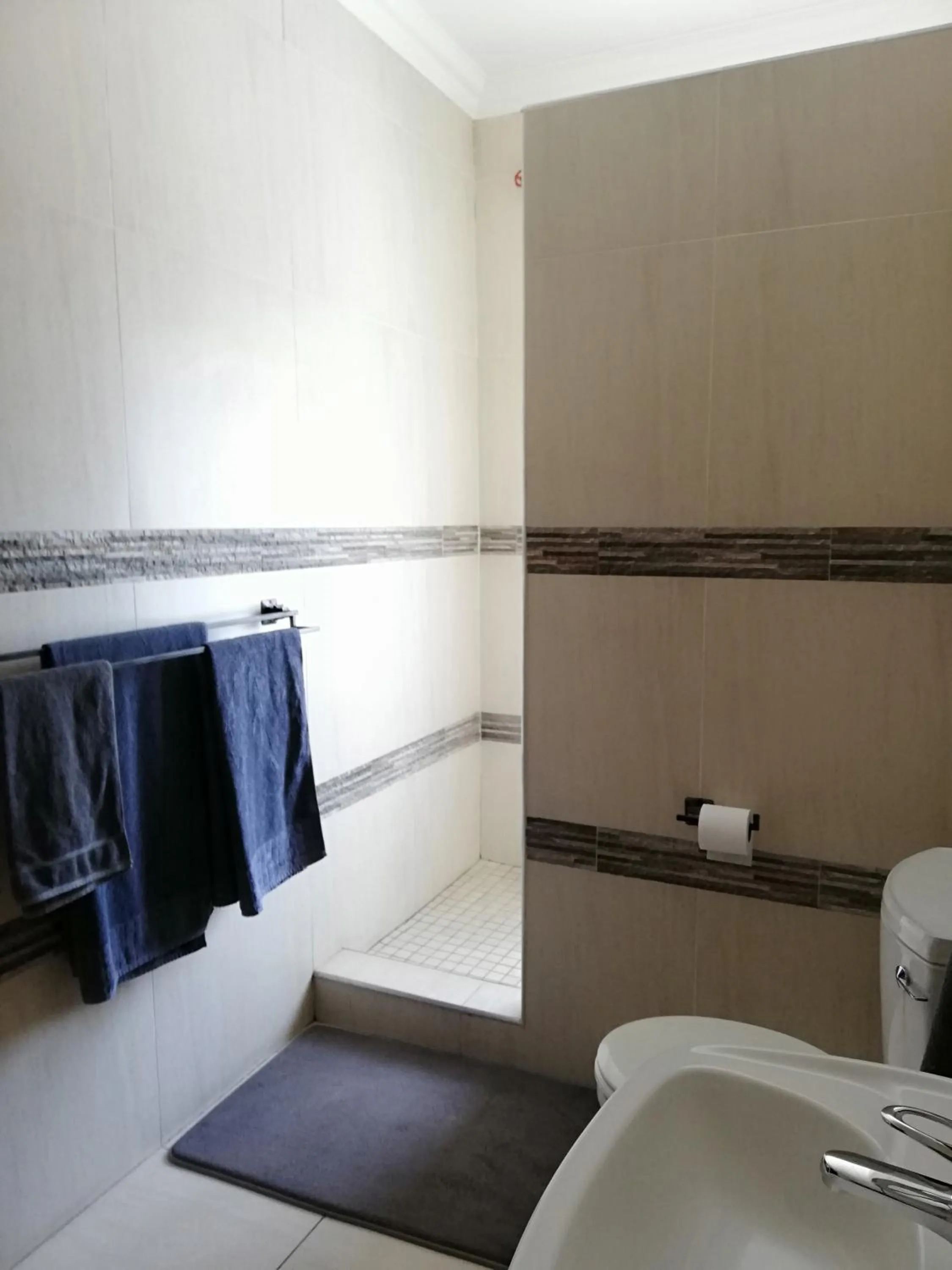 Bathroom in The Shakespeare Inn