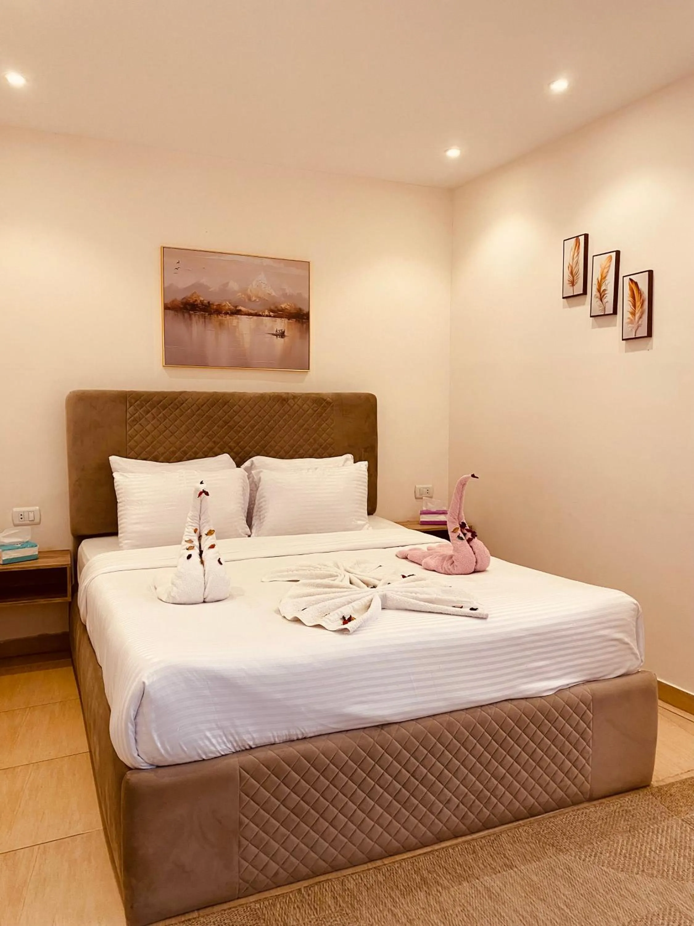 Deluxe King Room in Seven Pyramids View Inn