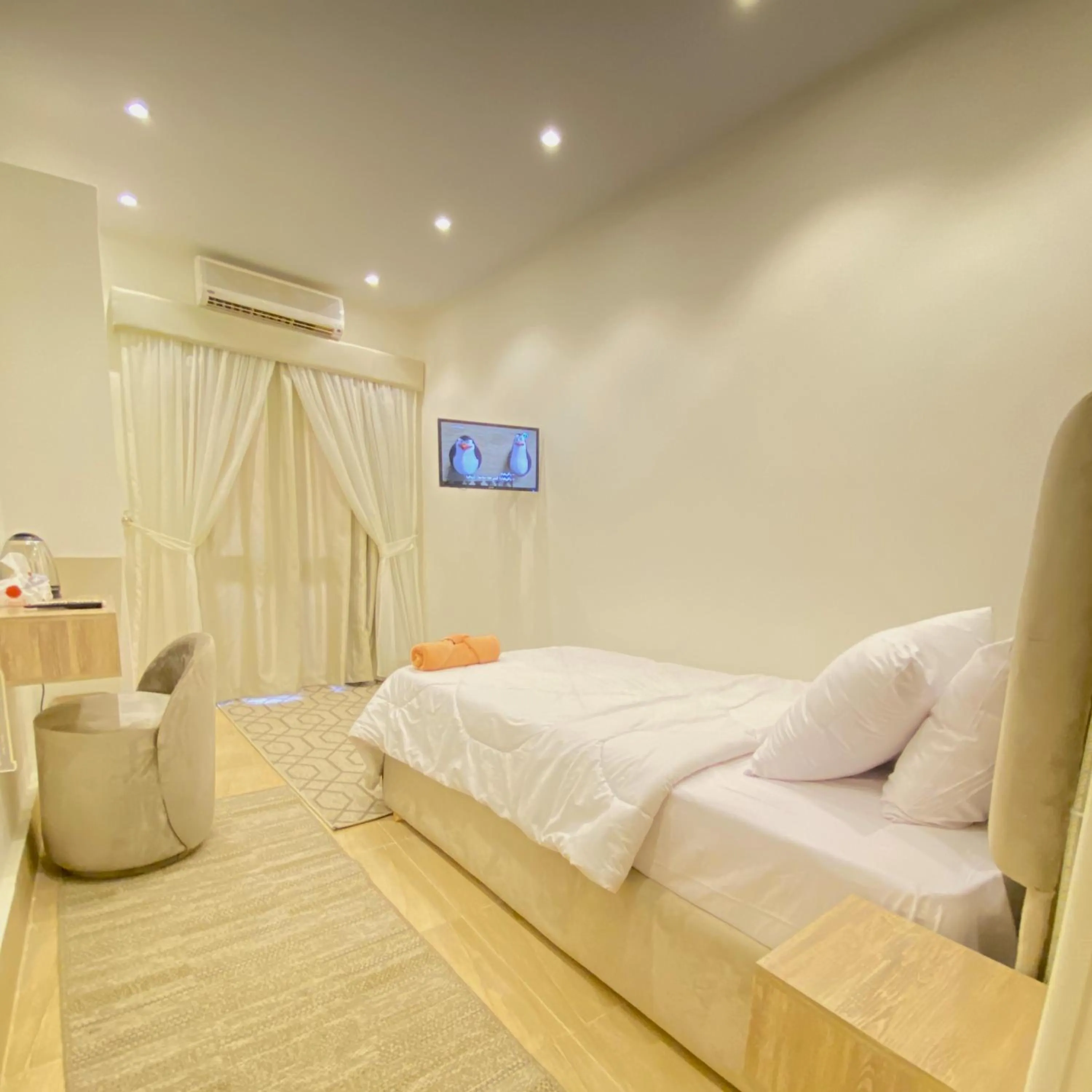 Deluxe Single Room with Balcony in Seven Pyramids View Inn