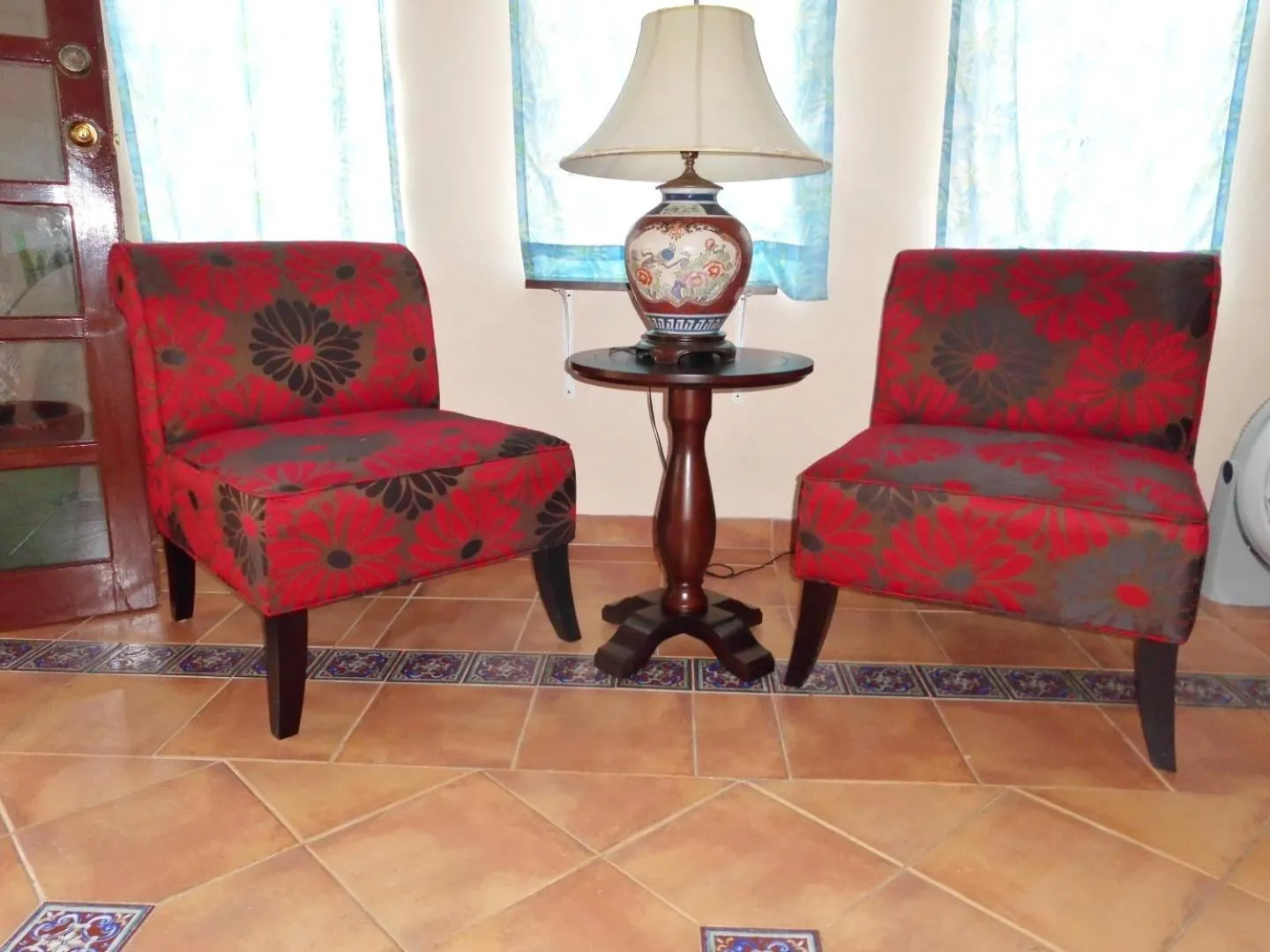 Seating area in Casa Gatos Suites