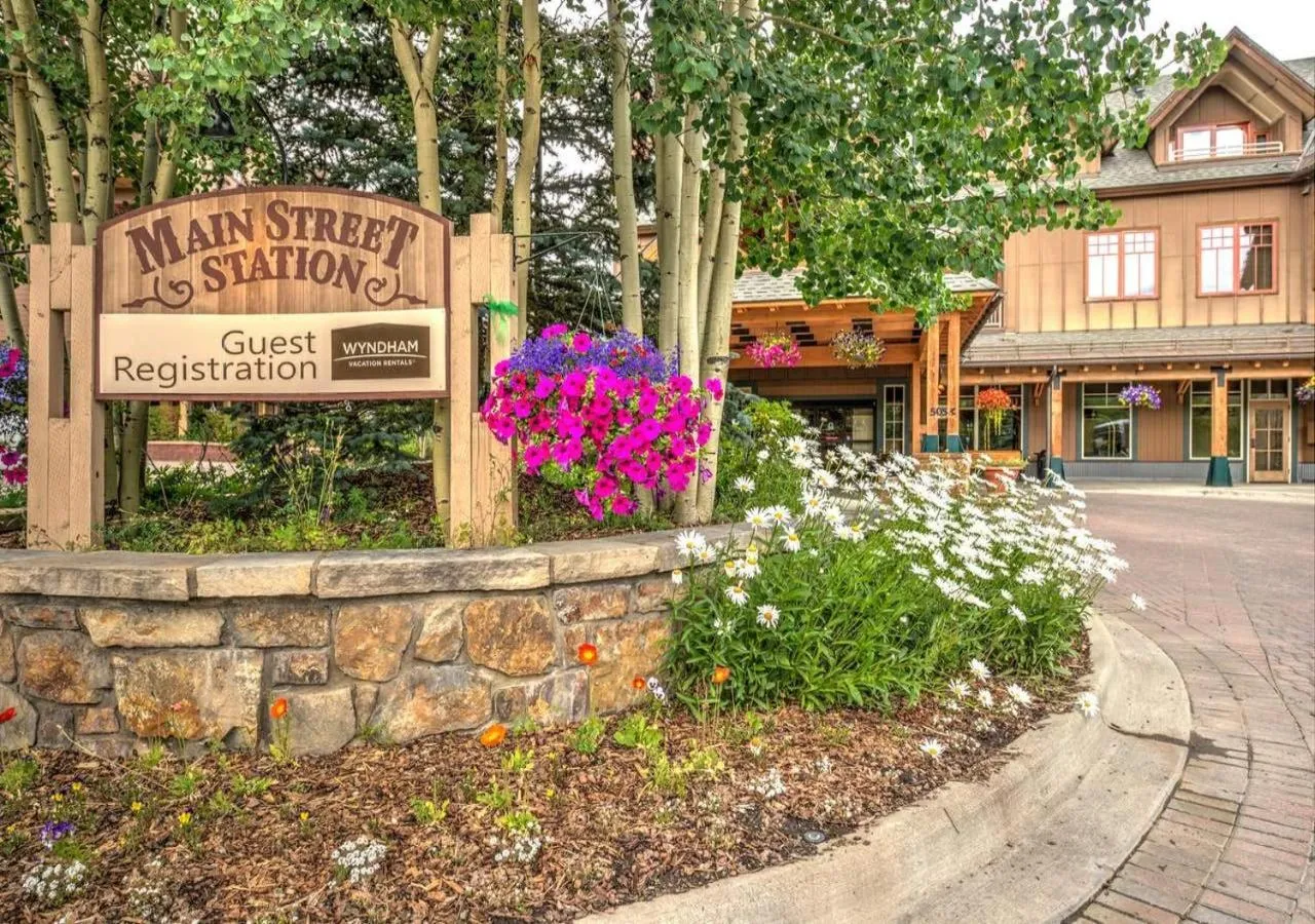 Property building in Main Street Station by TS