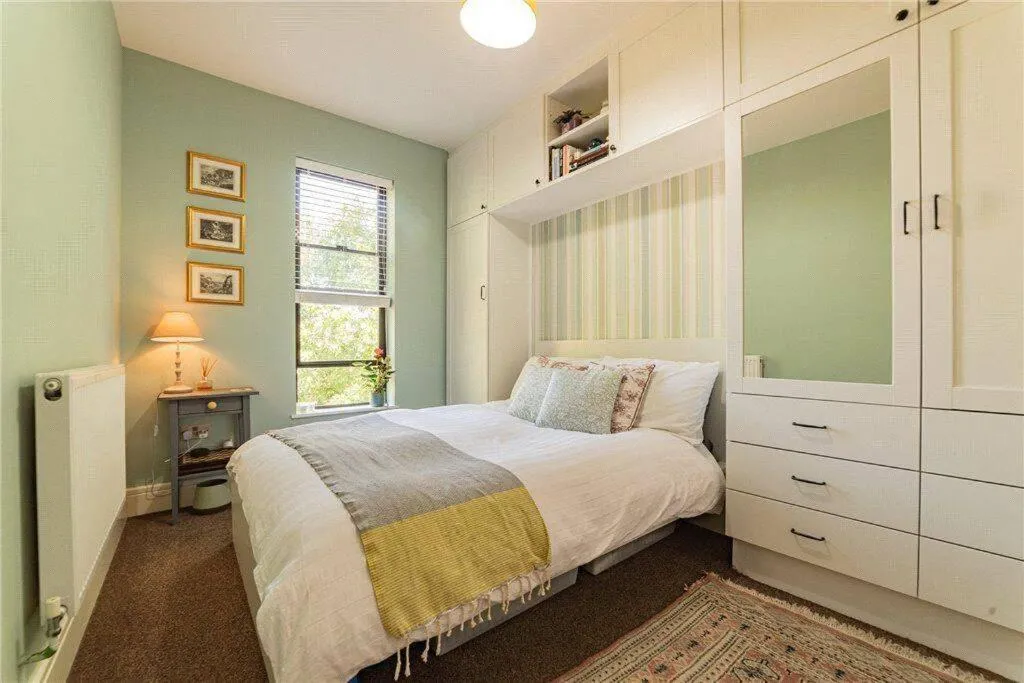 Bed in Perfect for Legoland, Windsor Castle and Ascot with free parking