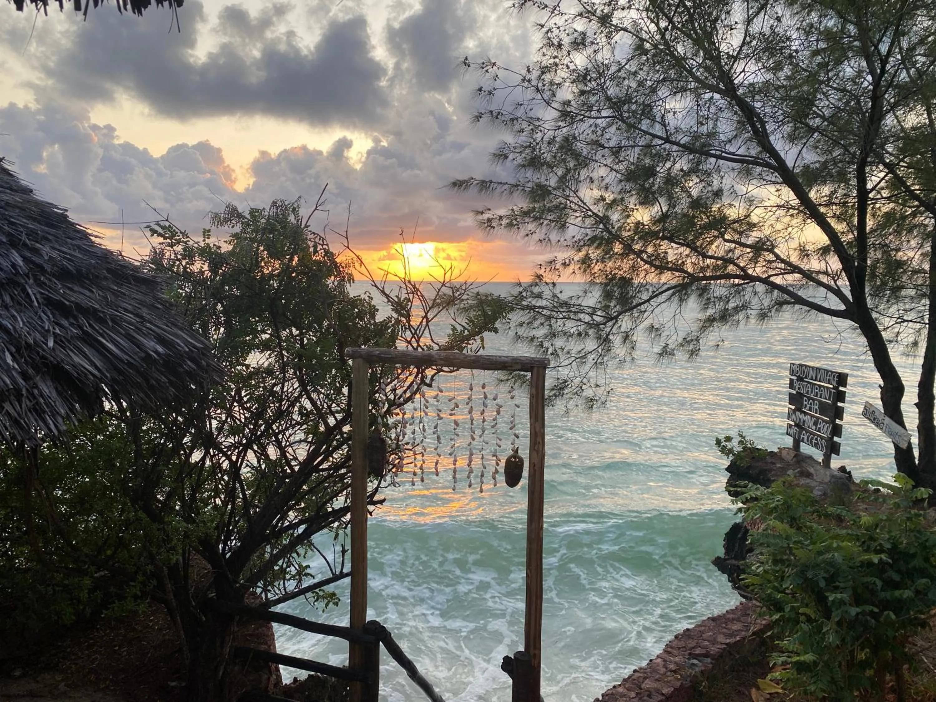 Restaurant/places to eat in Mbuyuni Beach Village