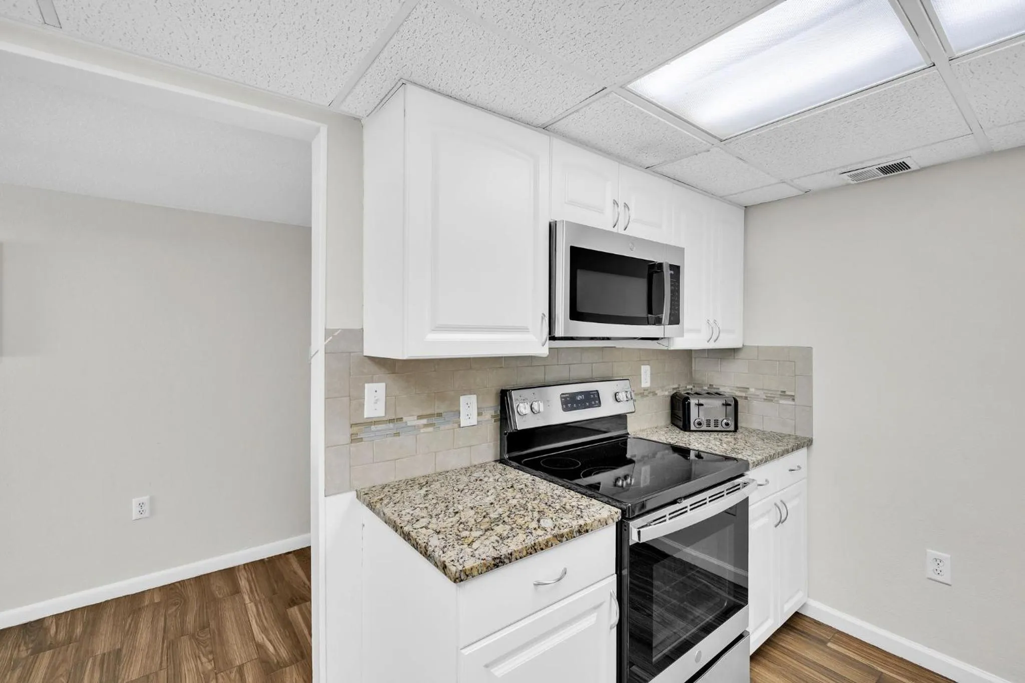 Kitchen or kitchenette in Seawatch at Island Club