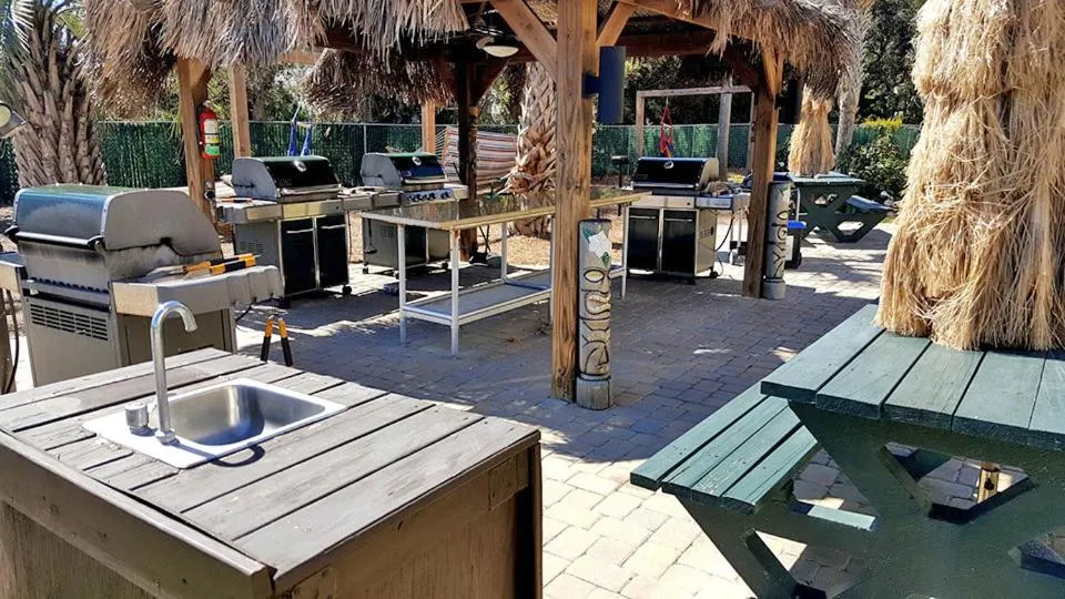 BBQ facilities in Seawatch at Island Club