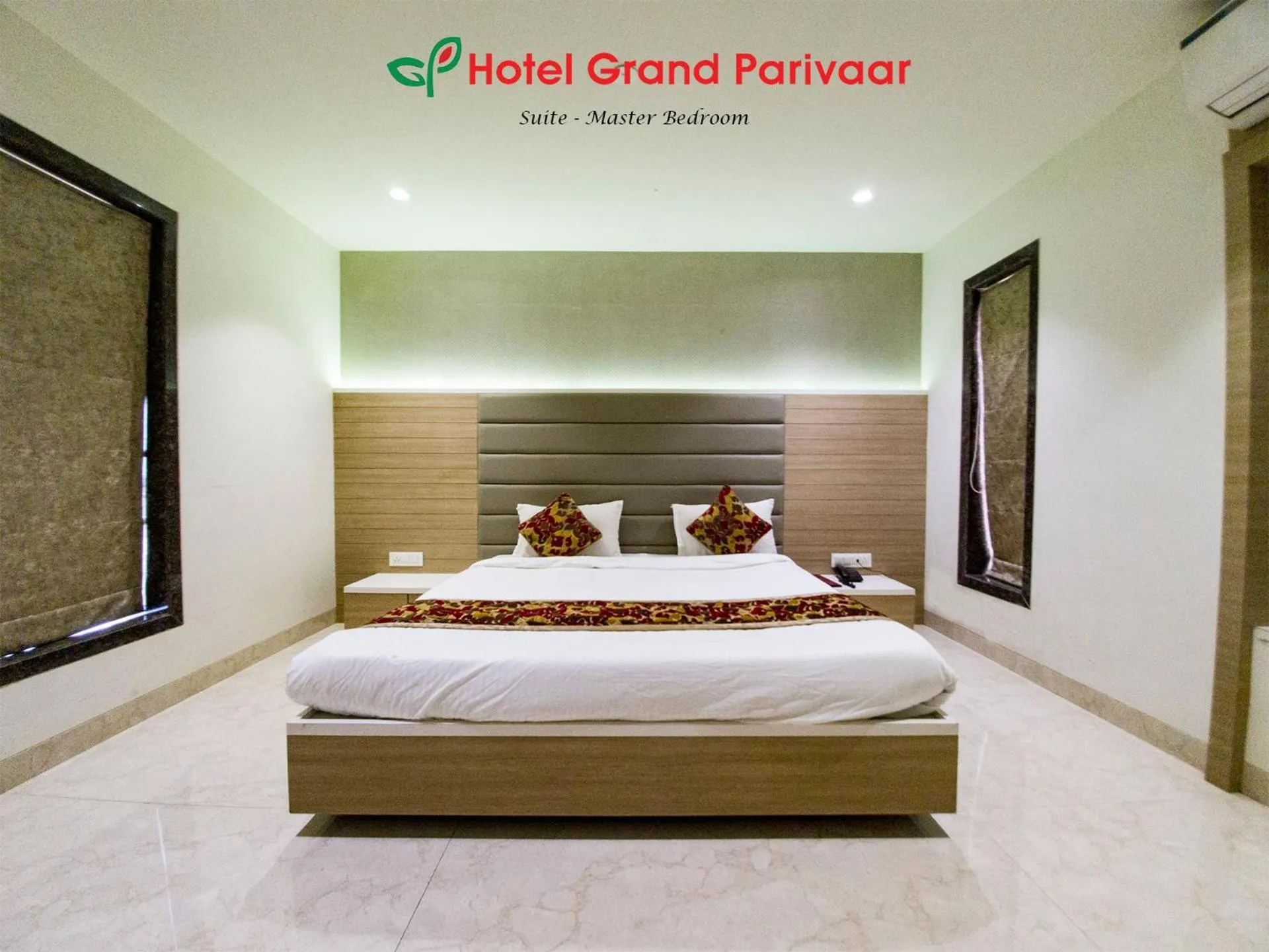 Bed in Hotel Grand Parivaar