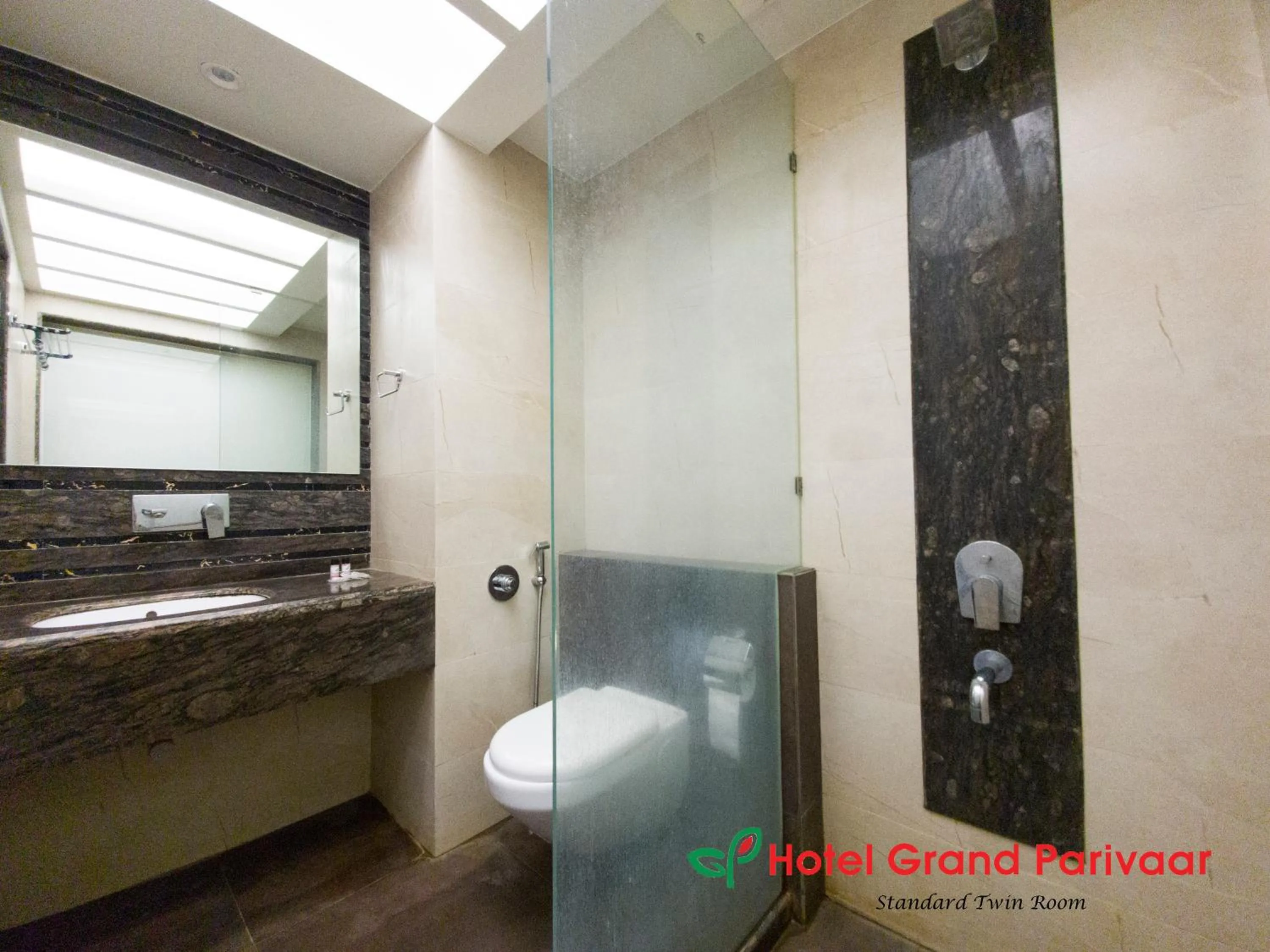 Bathroom in Hotel Grand Parivaar