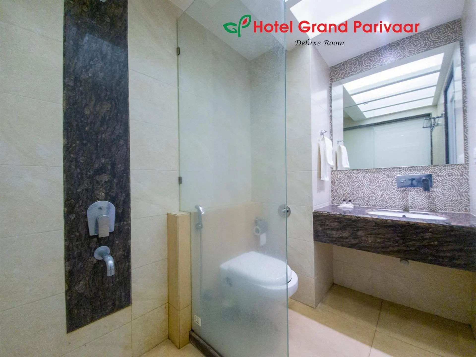 Bathroom in Hotel Grand Parivaar