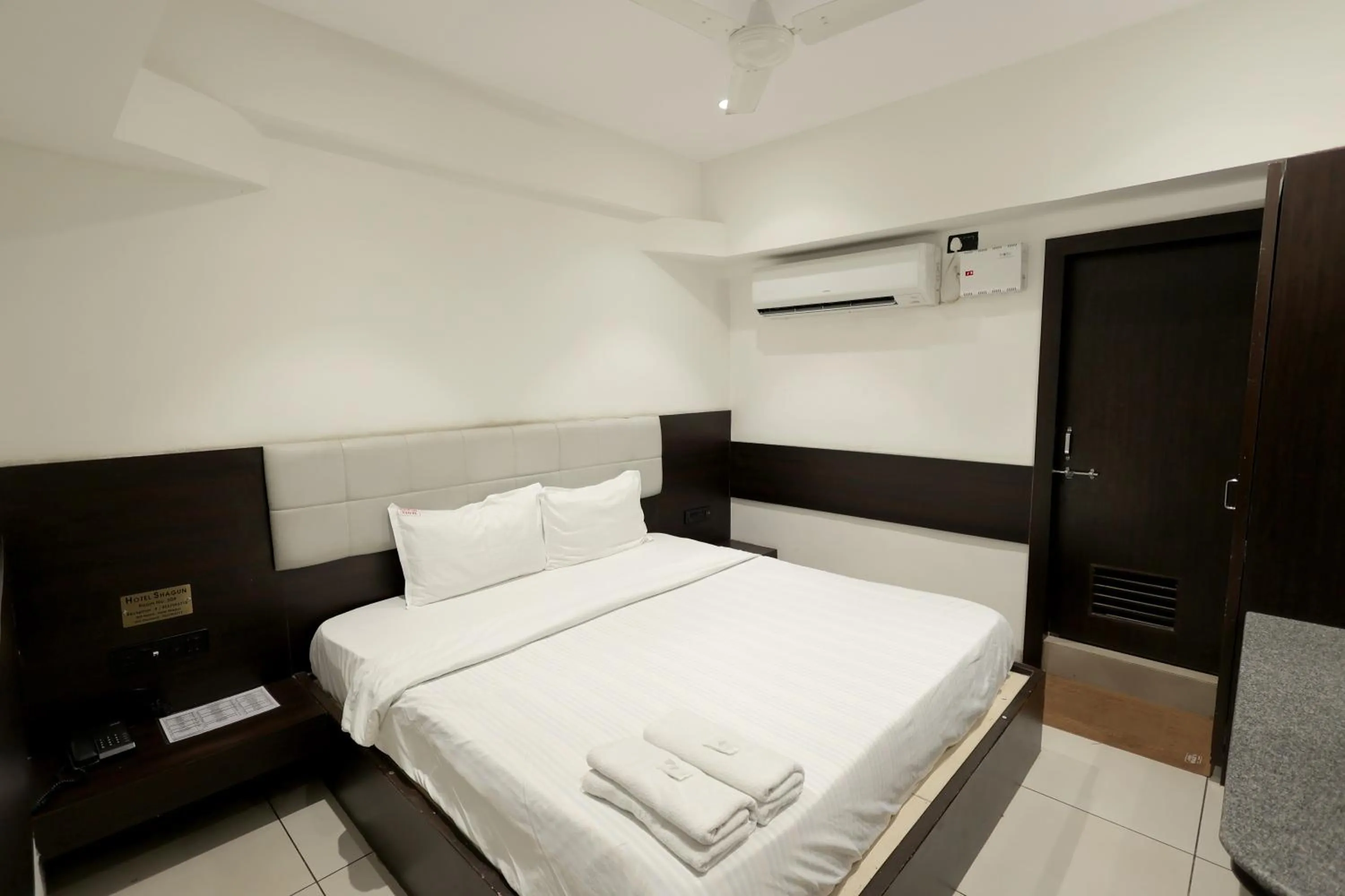 Bedroom, Bed in Hotel Shagun, Piplod City Centre Surat