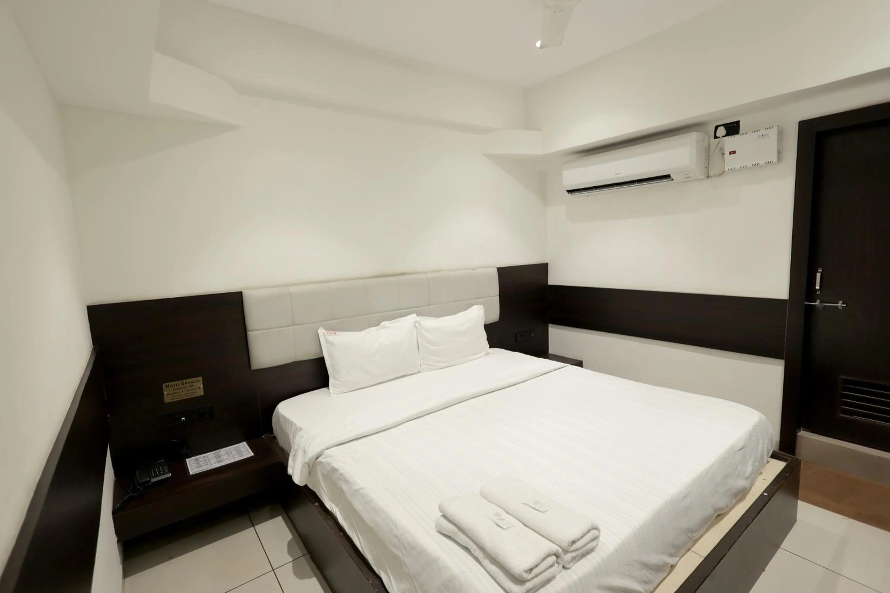 Bedroom, Bed in Hotel Shagun, Piplod City Centre Surat