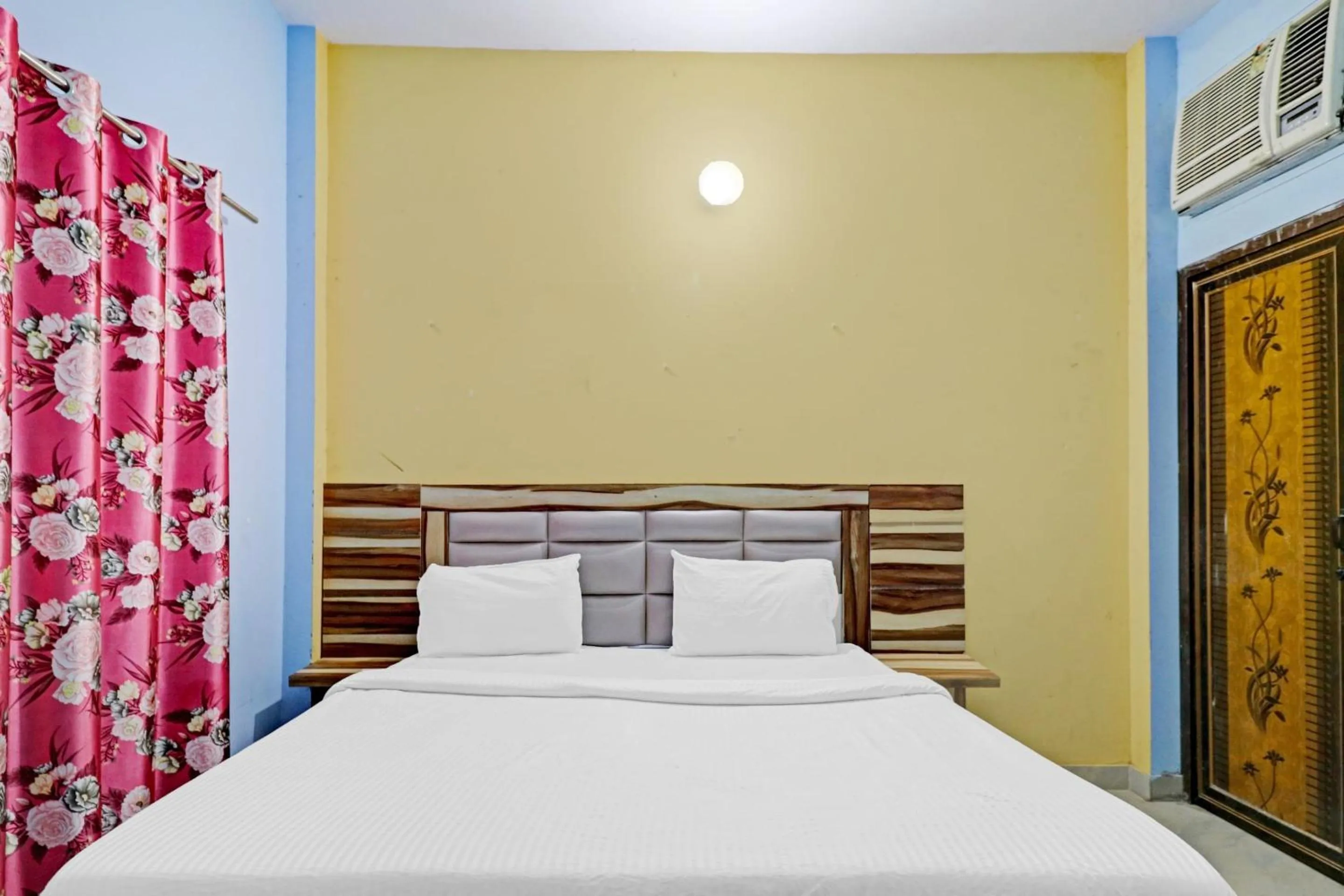 Bedroom, Bed in Hotel O Knight guest house