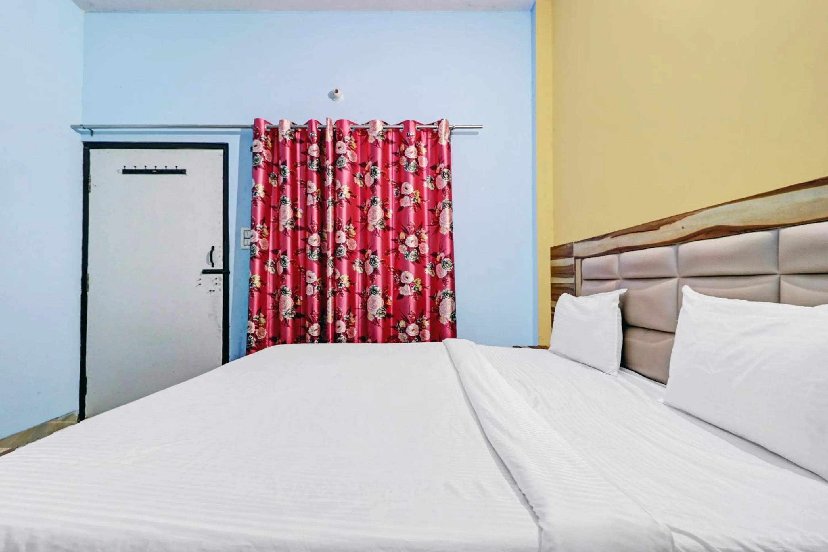 Bedroom, Bed in Hotel O Knight guest house