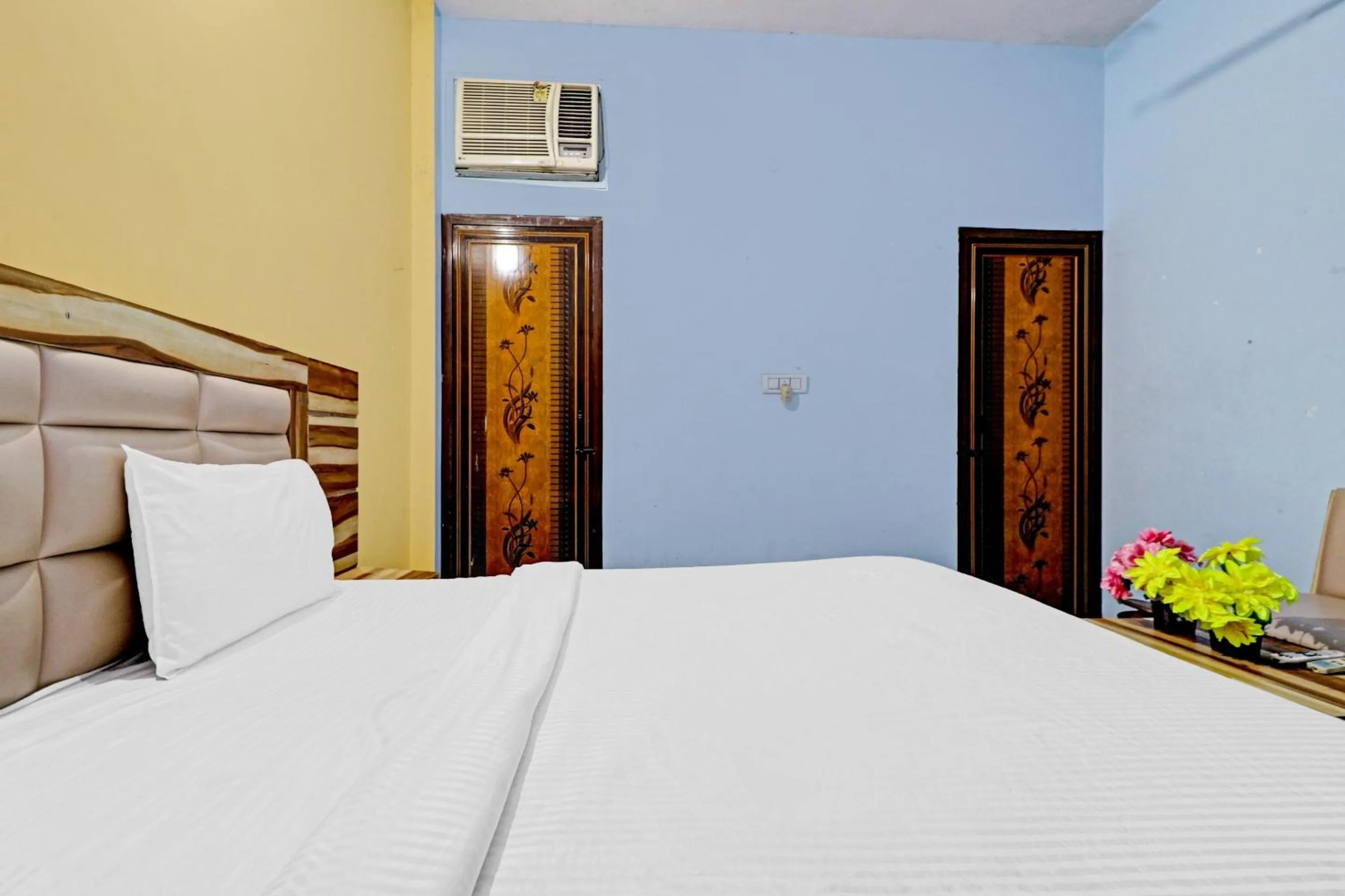 Bedroom, Bed in Hotel O Knight guest house