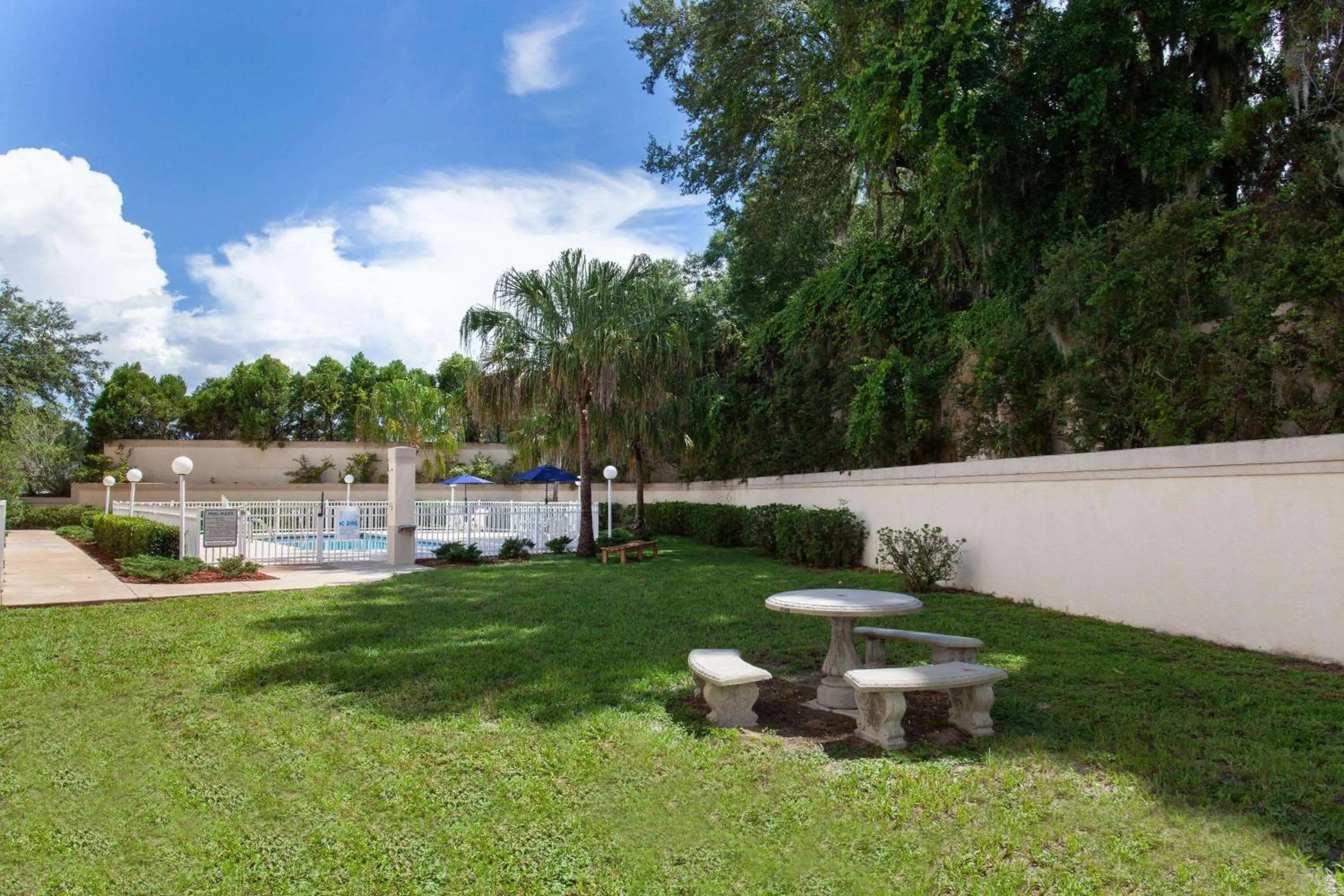 Inner courtyard view in Microtel Inn and Suites by Wyndham - Lady Lake/ The Villages