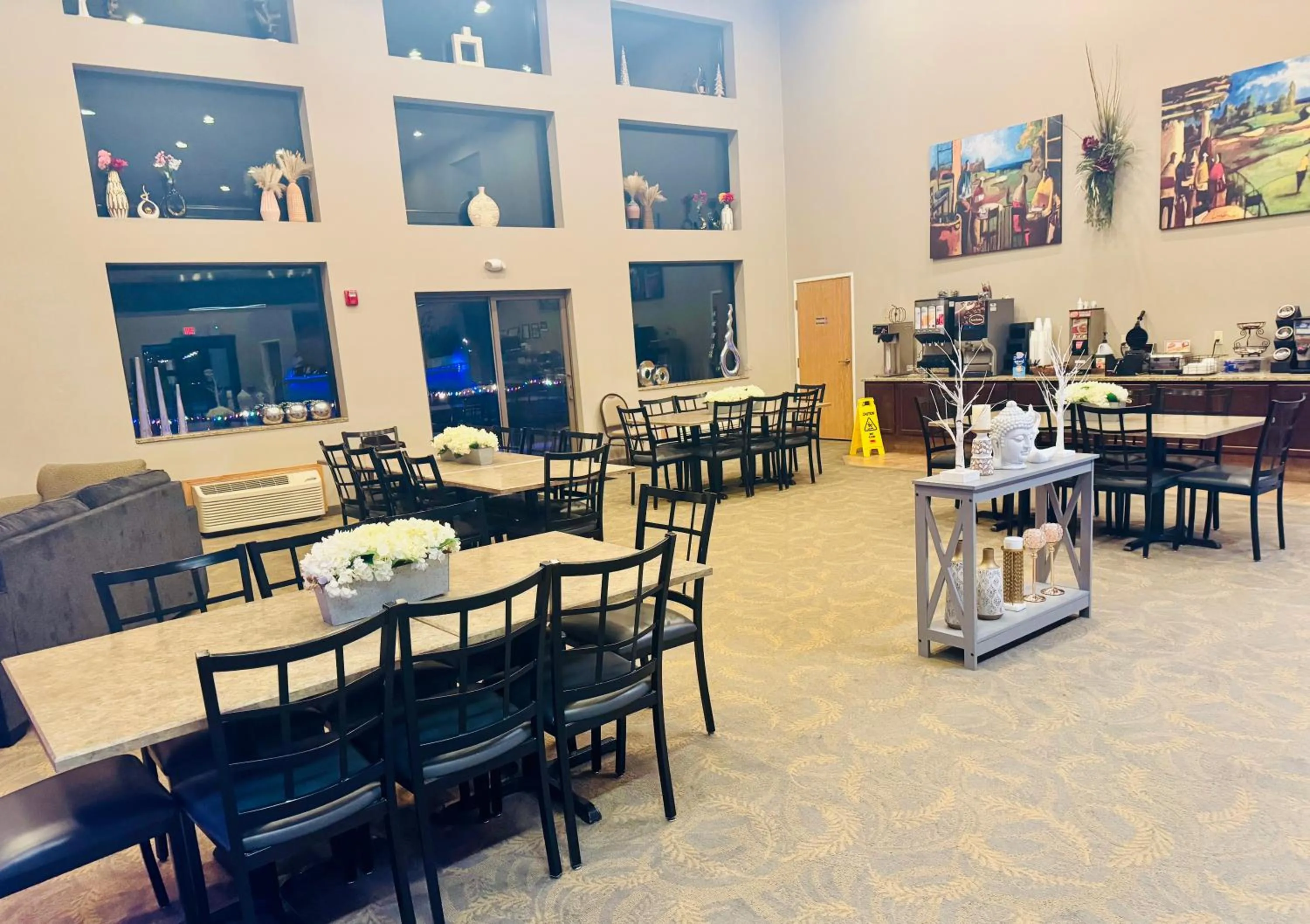 Breakfast in Qube Hotel - Polk City