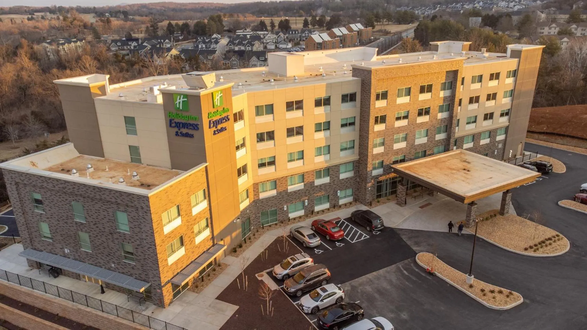 Bird's eye view in Holiday Inn Express & Suites Charlottesville by IHG