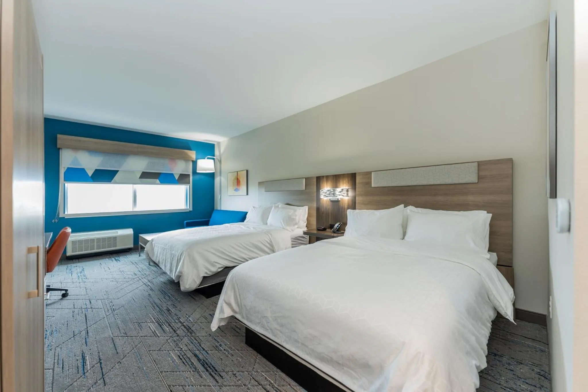 Photo of the whole room, Bed in Holiday Inn Express & Suites Charlottesville by IHG