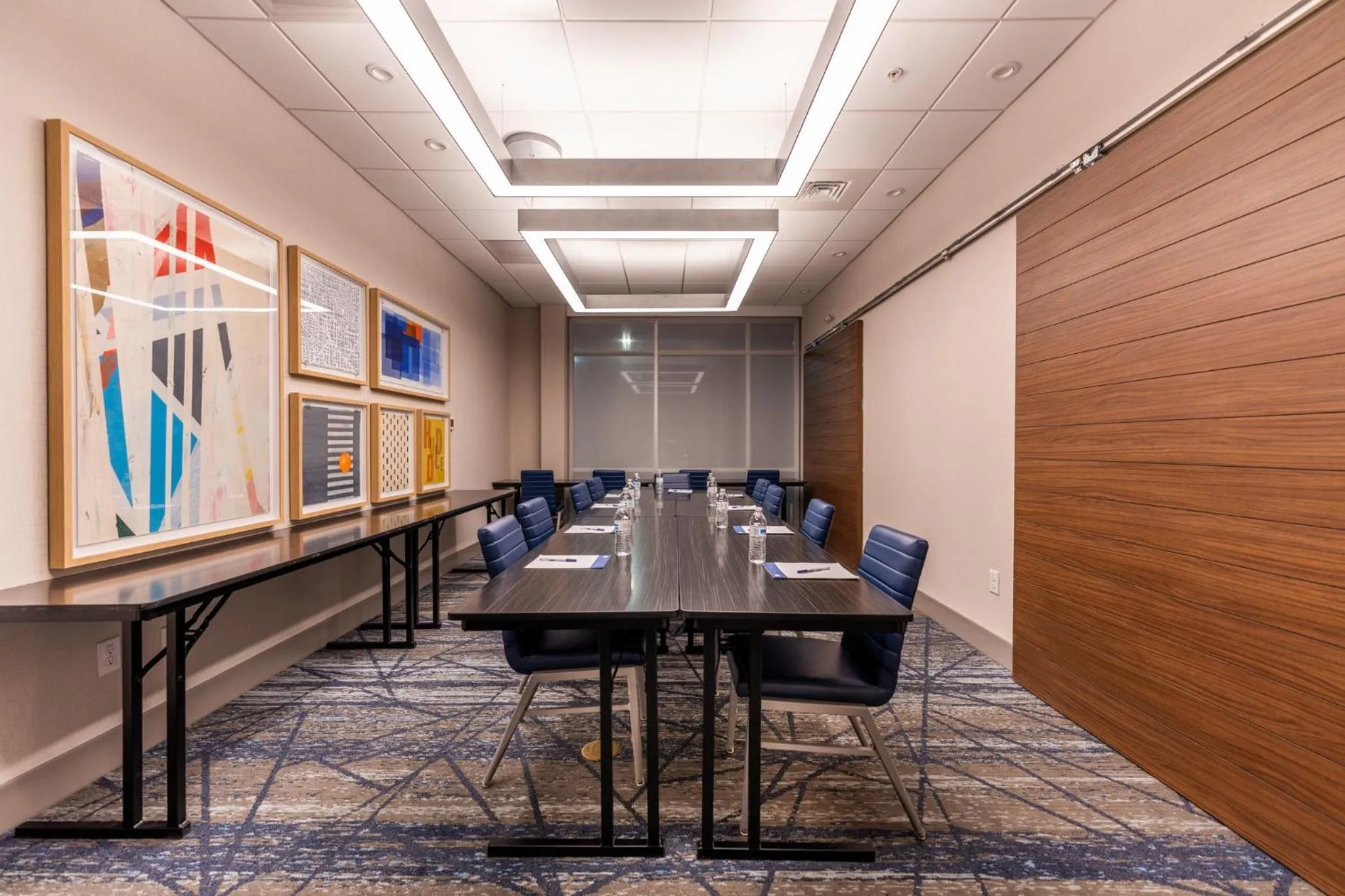 Meeting/conference room in Holiday Inn Express & Suites Charlottesville by IHG