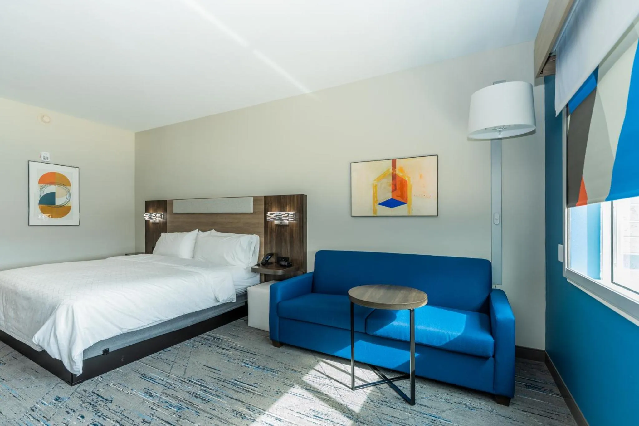 Photo of the whole room, Bed in Holiday Inn Express & Suites Charlottesville by IHG
