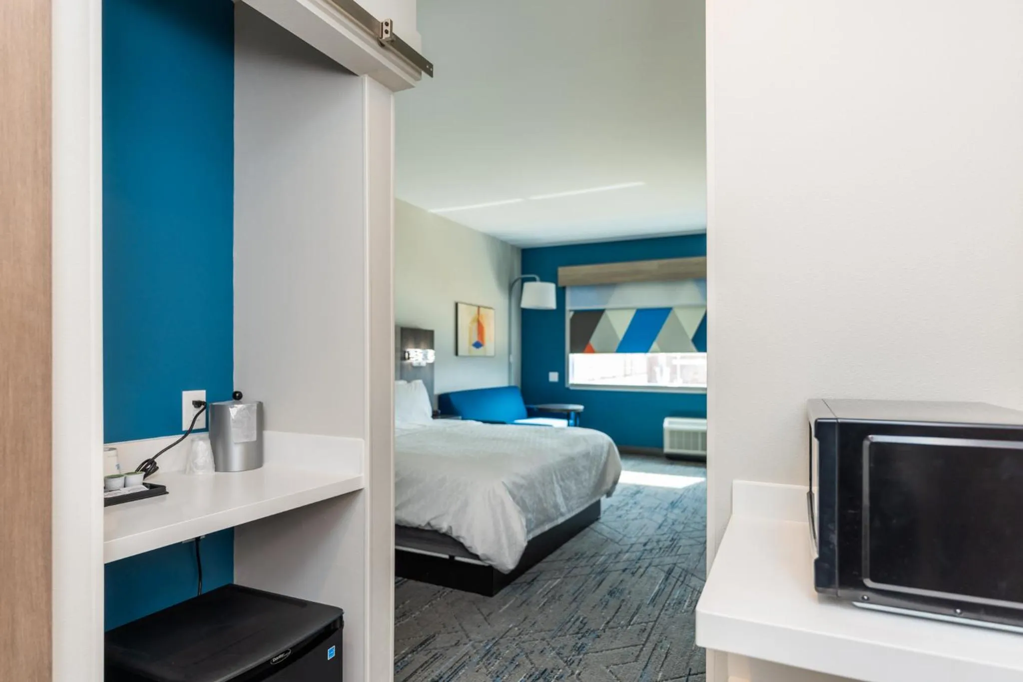 Photo of the whole room, Bed in Holiday Inn Express & Suites Charlottesville by IHG
