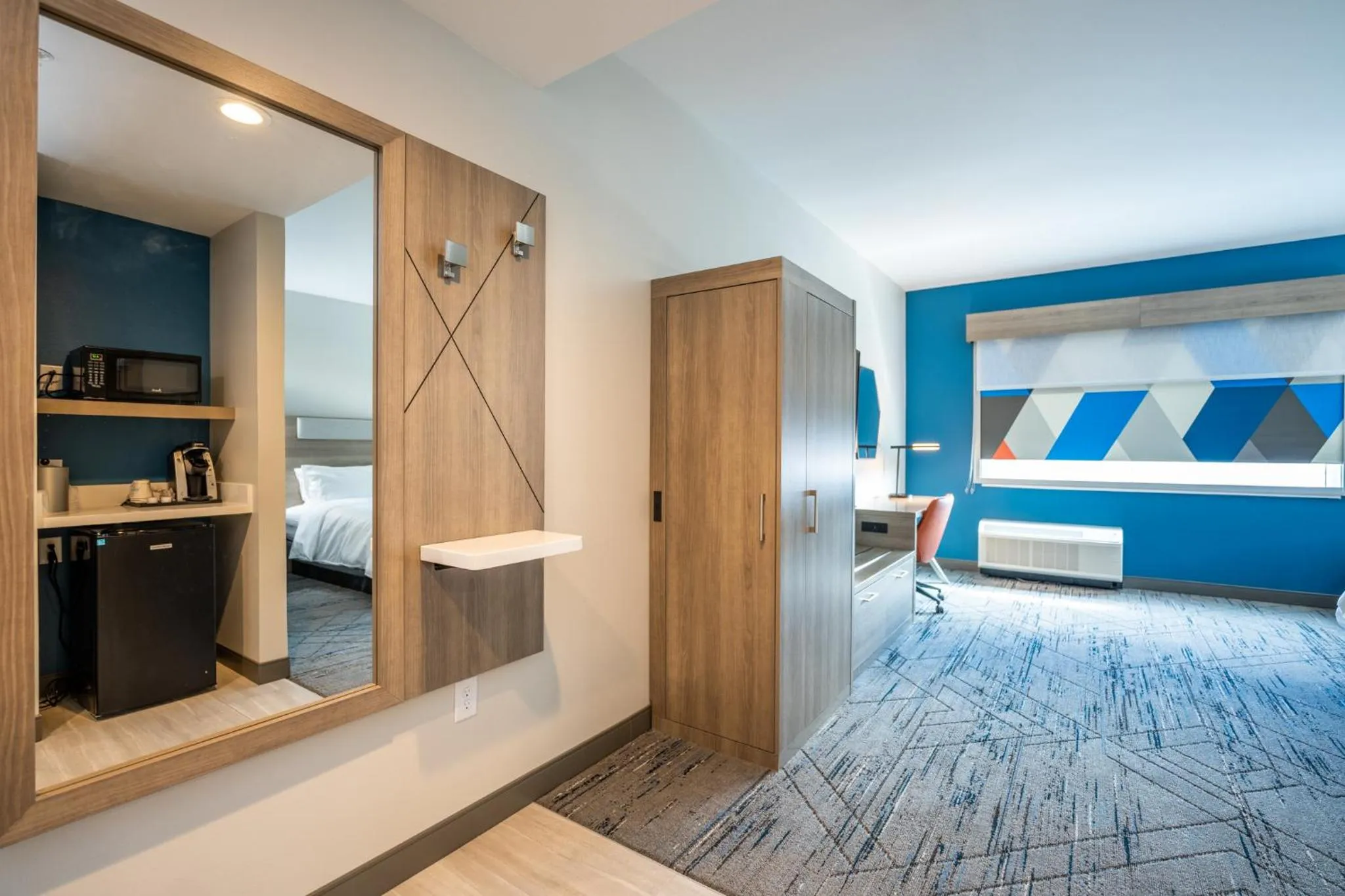 View (from property/room), Bed in Holiday Inn Express & Suites Charlottesville by IHG