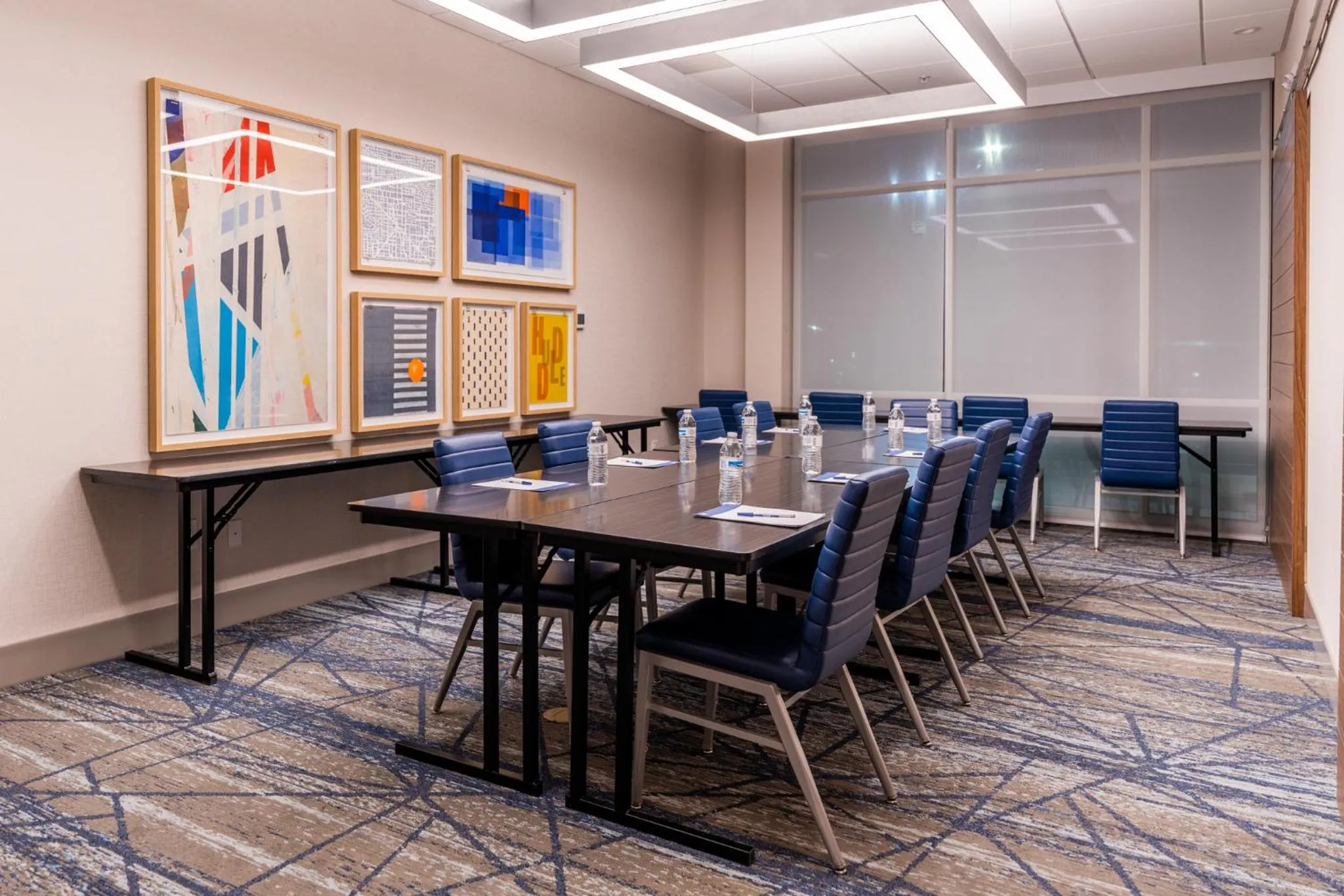 Meeting/conference room in Holiday Inn Express & Suites Charlottesville by IHG