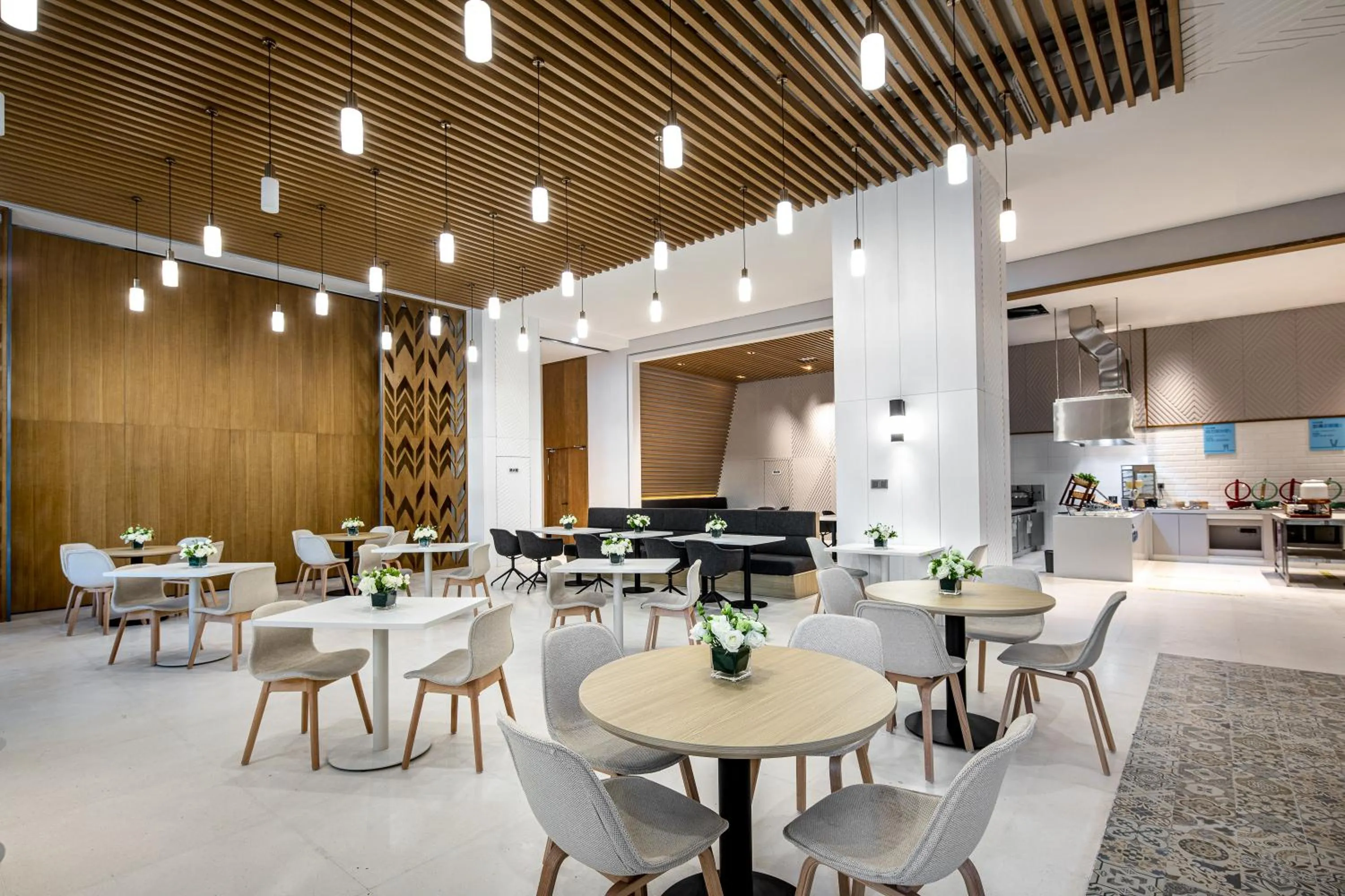Restaurant/places to eat in Holiday Inn Express Chongli by IHG