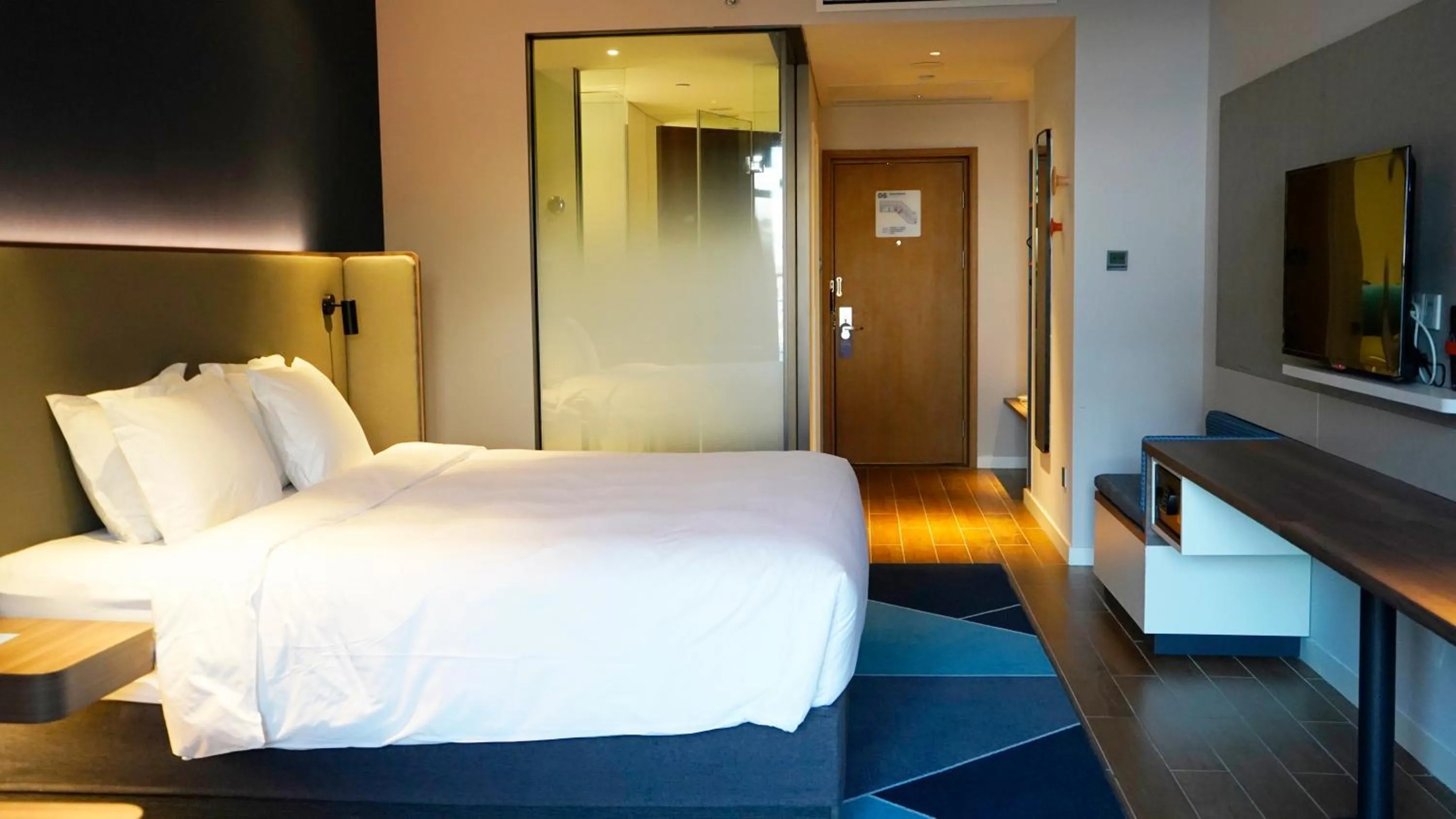 Photo of the whole room, Bed in Holiday Inn Express Chongli by IHG