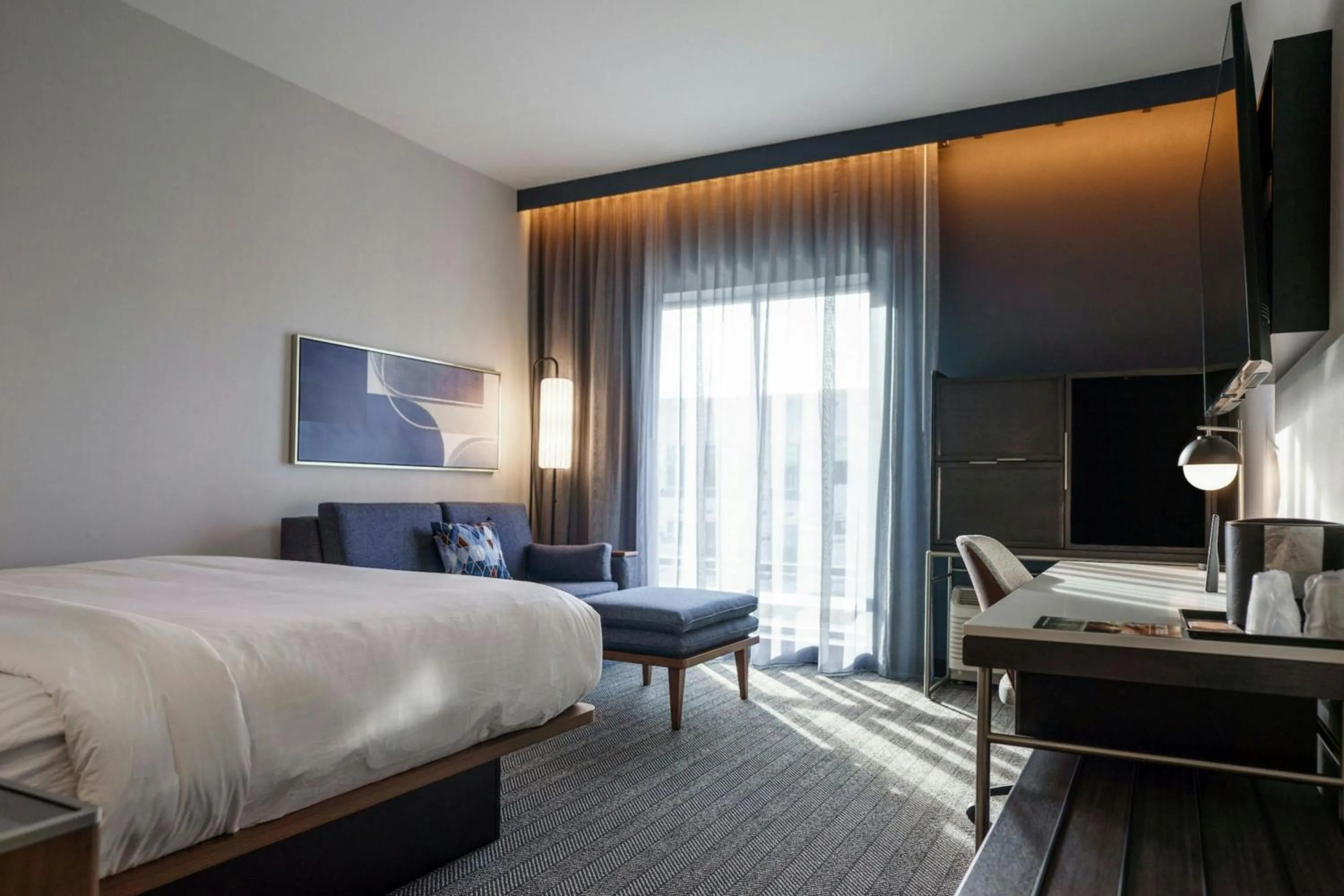 Photo of the whole room, Bed in Courtyard by Marriott Indianapolis Fishers