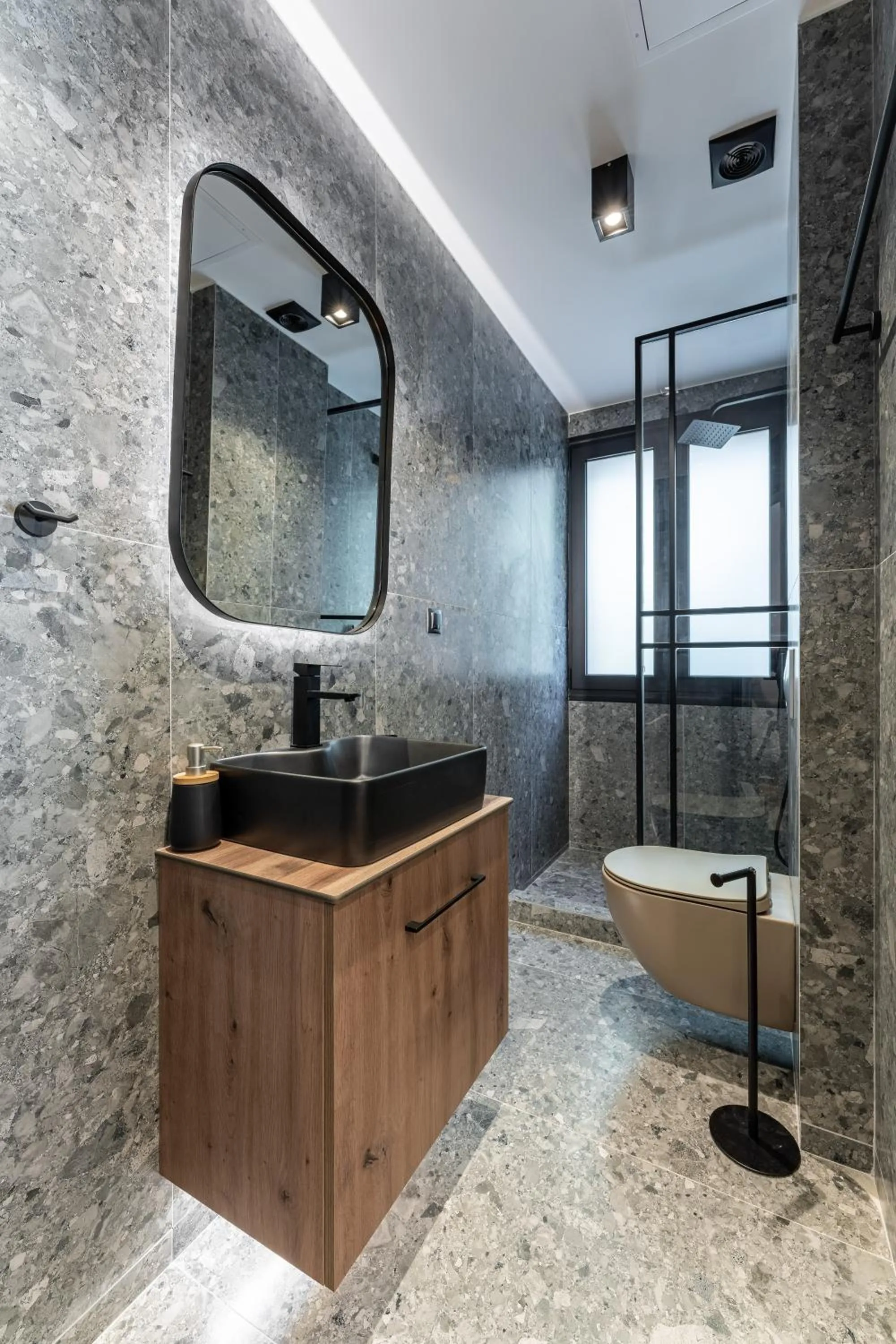 Shower in Snob Athens