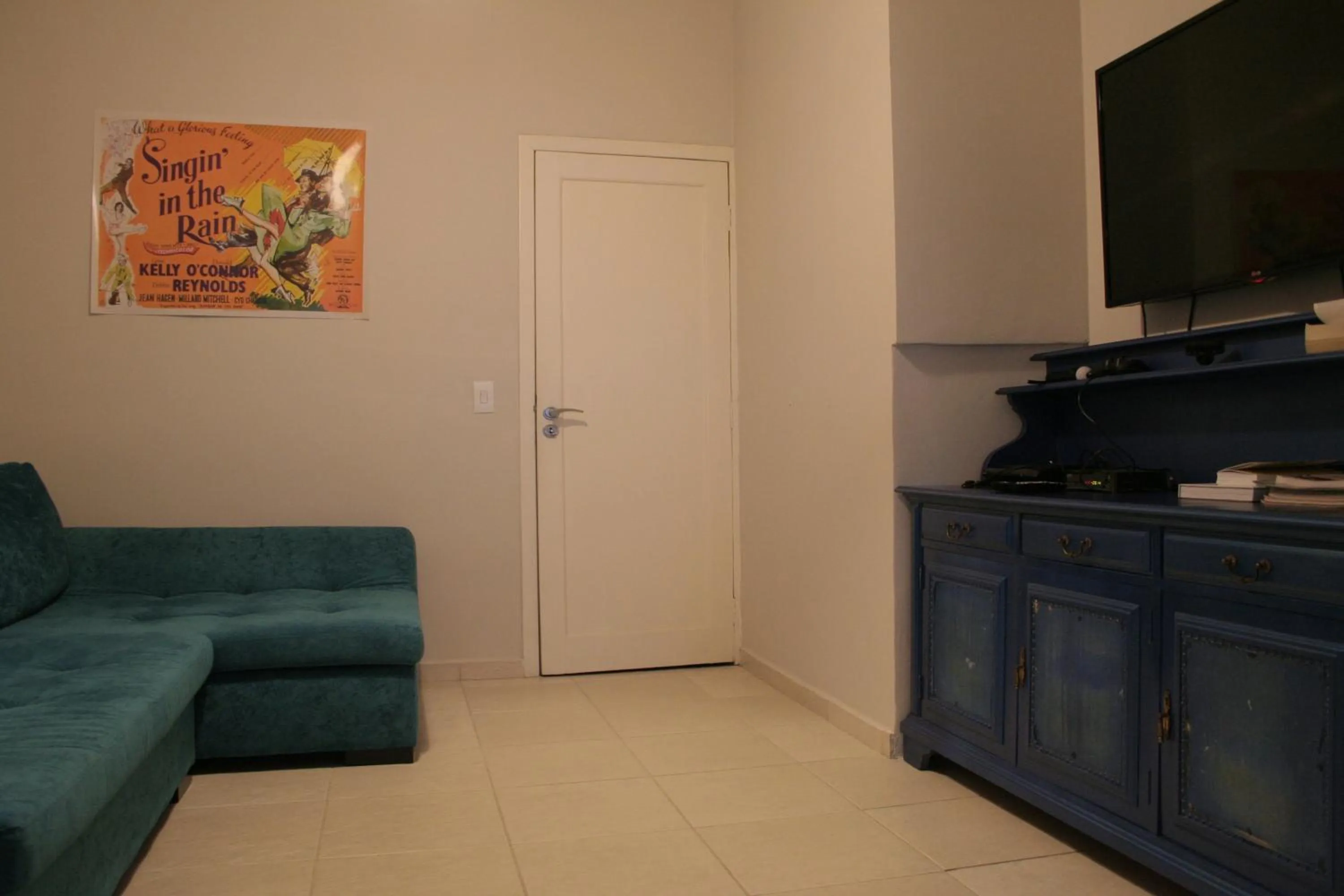 Communal lounge/ TV room in Viva Hostel Design