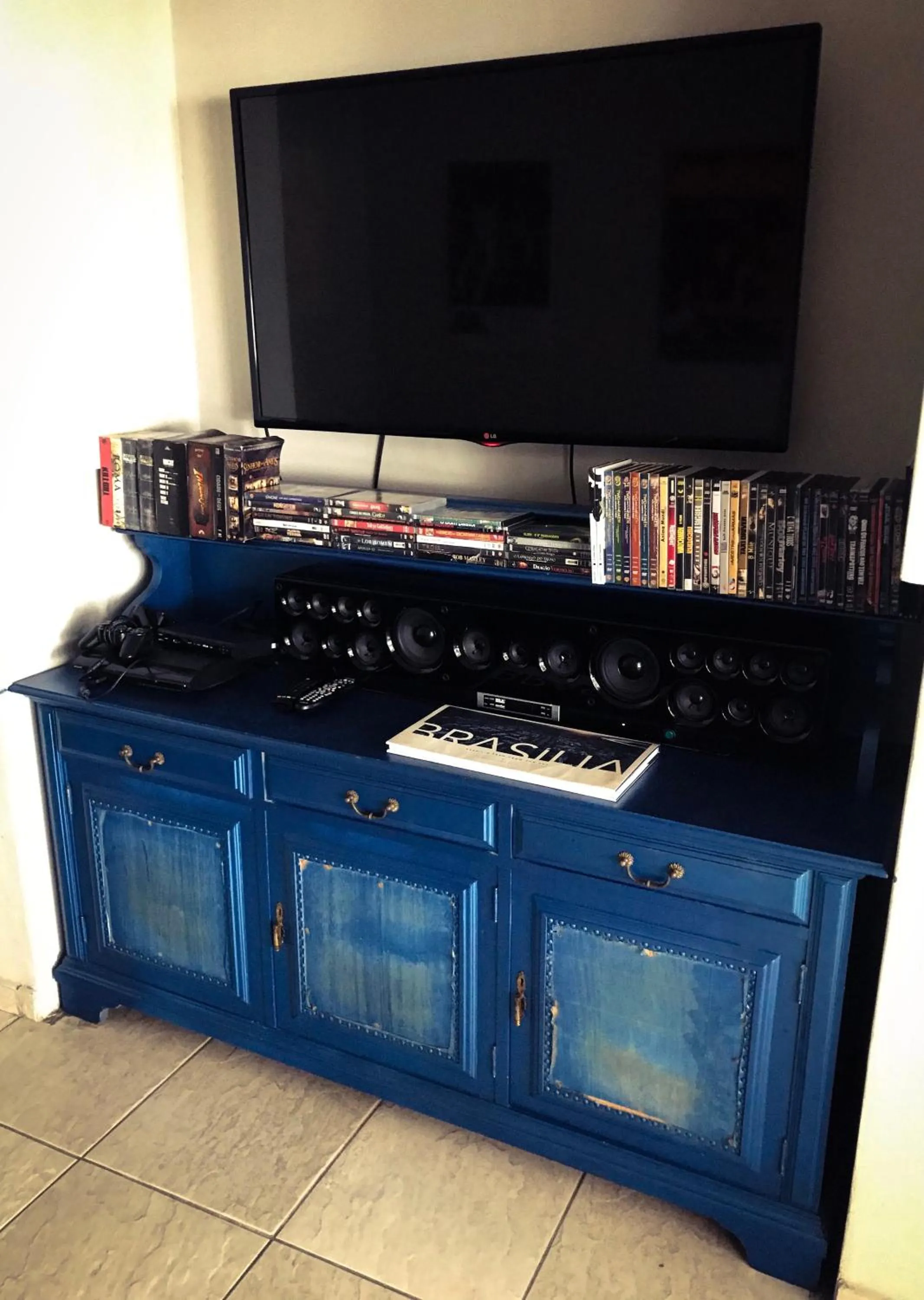 Communal lounge/ TV room in Viva Hostel Design