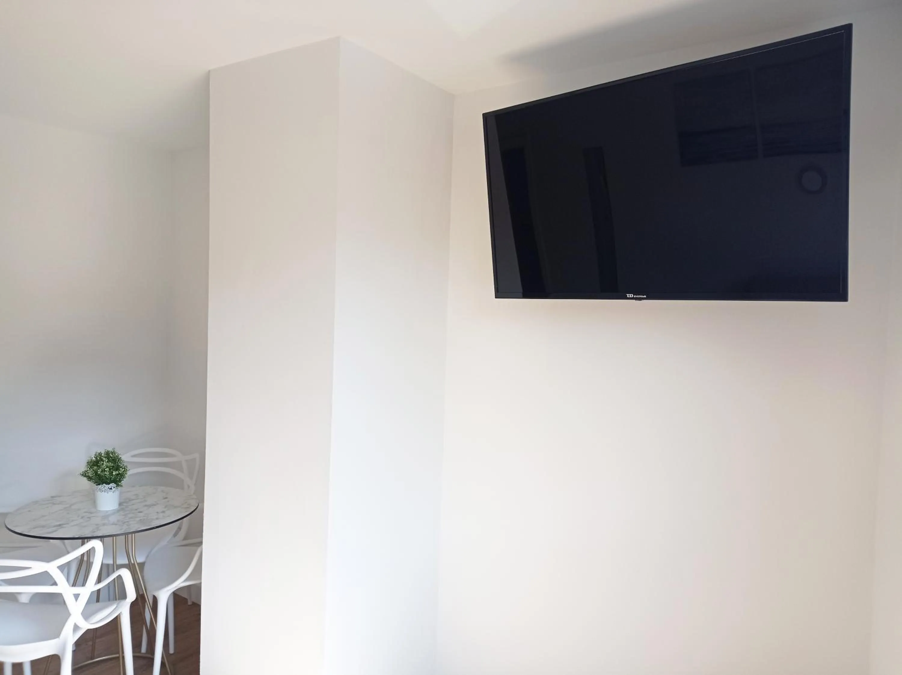 TV and multimedia in Apartamentos Hi Apartaments Santander 3000