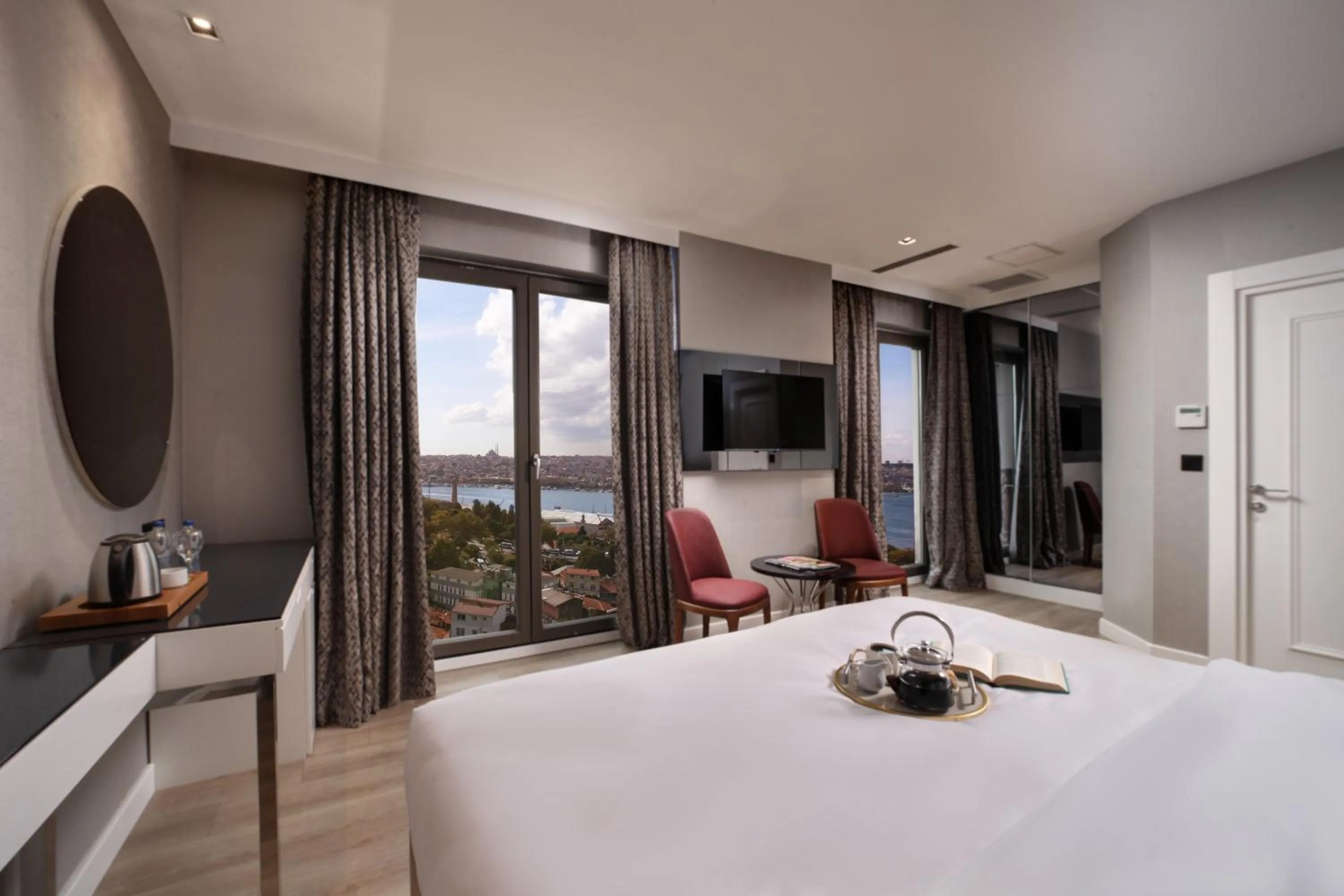 Massage, Bed in Dora Pera Hotel