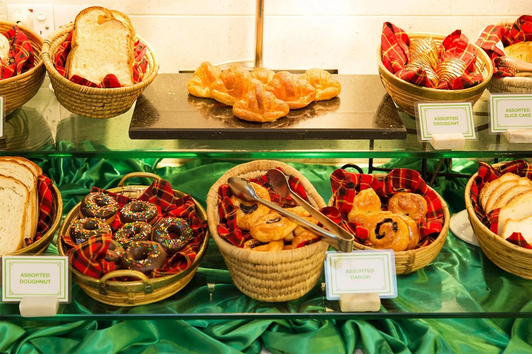 Buffet breakfast in Six Seasons Hotel