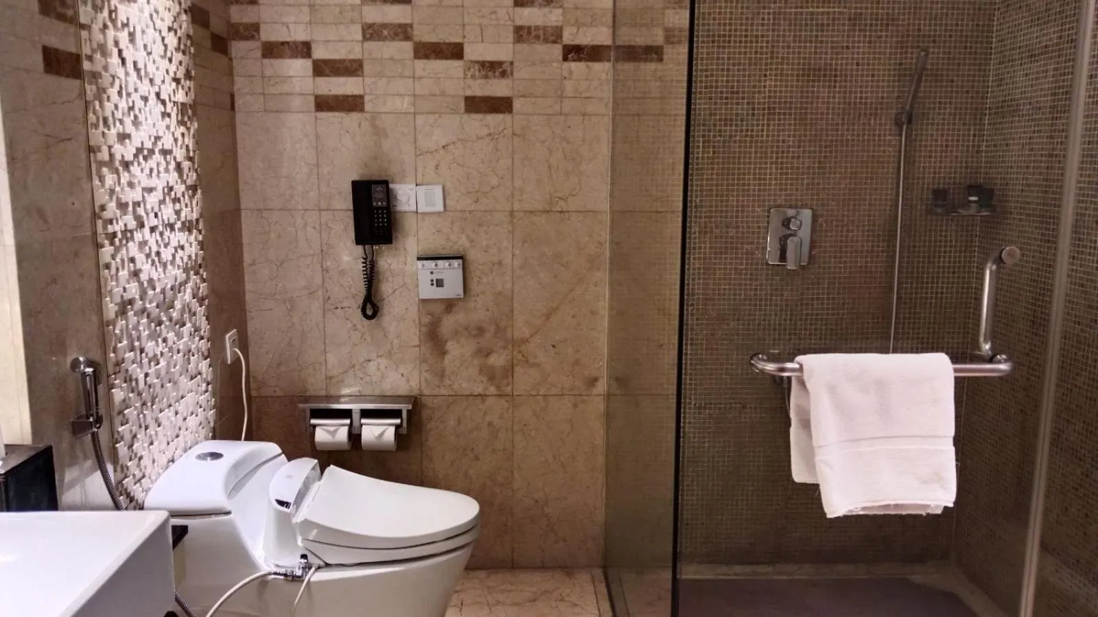 Toilet in Six Seasons Hotel