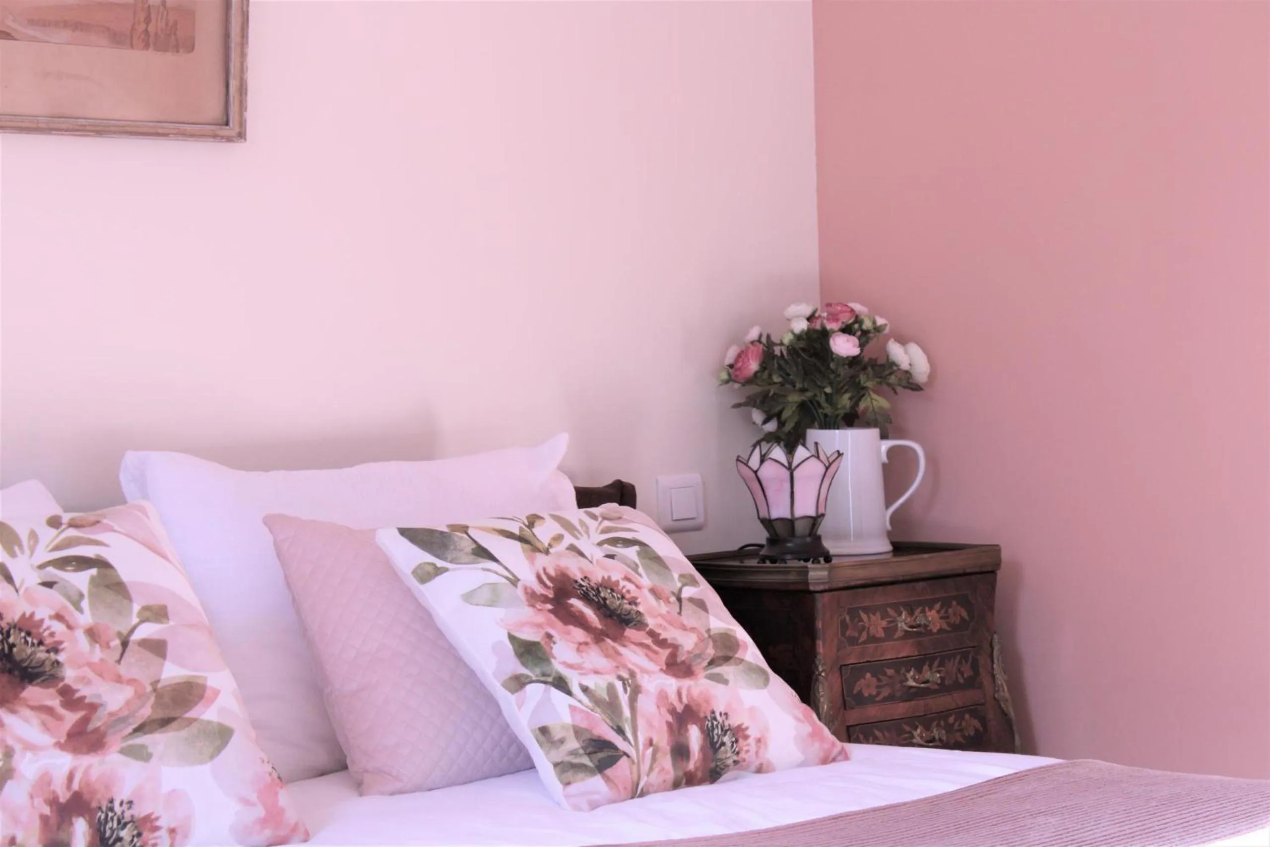 Decorative detail, Bed in Chambre d'hôtes "Au bord de Loire"