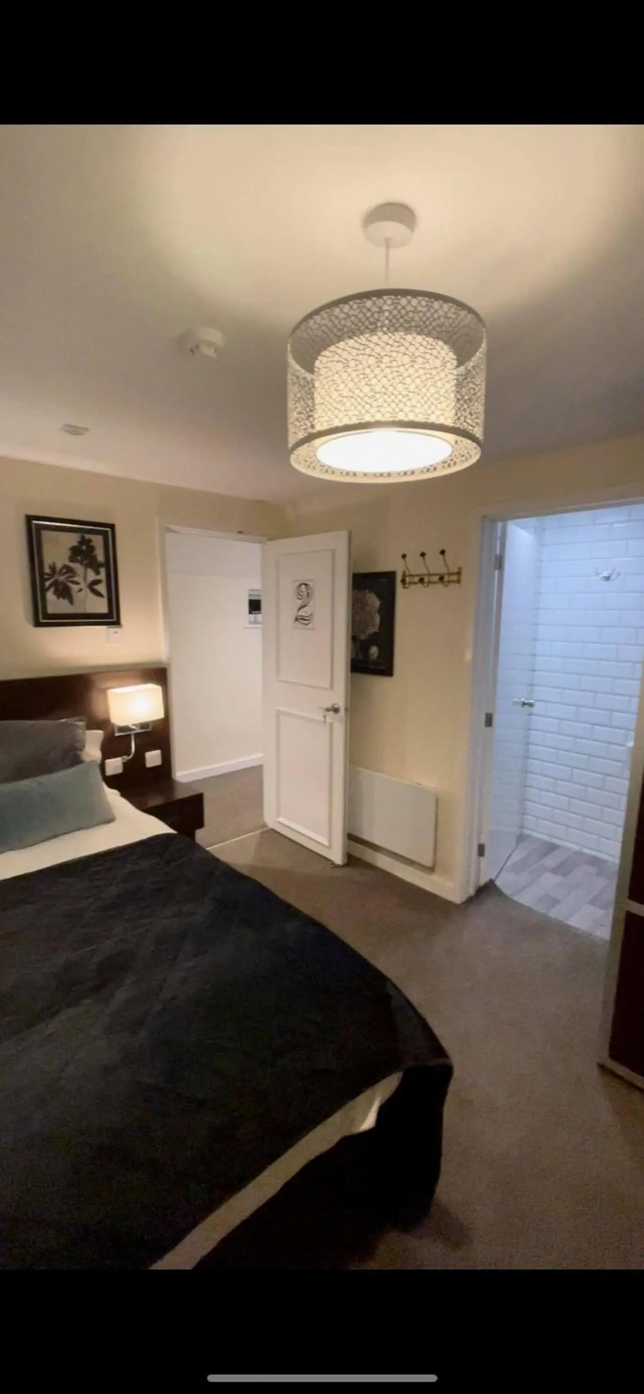 Bedroom, Bed in The High Flyer