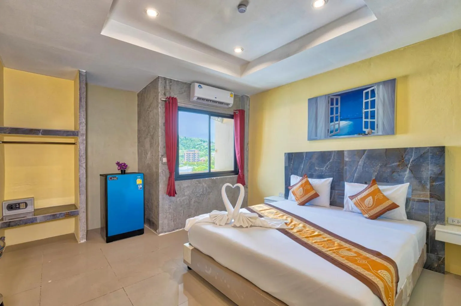 View (from property/room), Bed in TJ Patong Hotel - SHA Plus