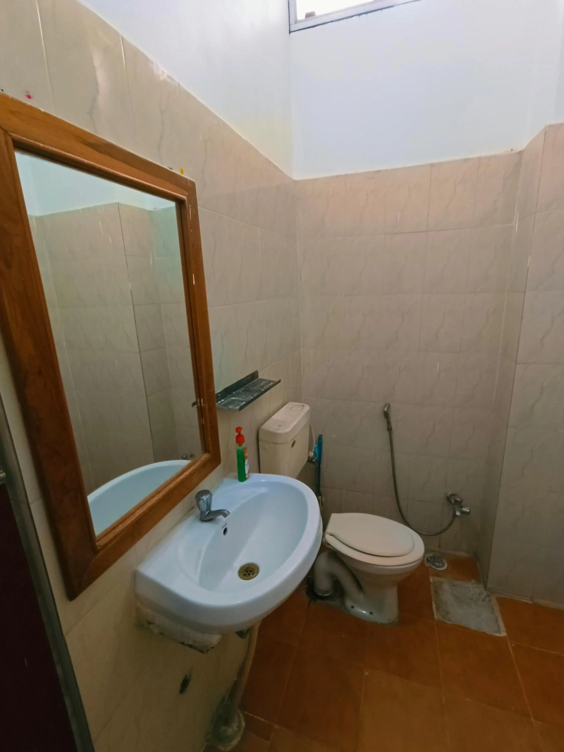 Shower in Baba Guest House