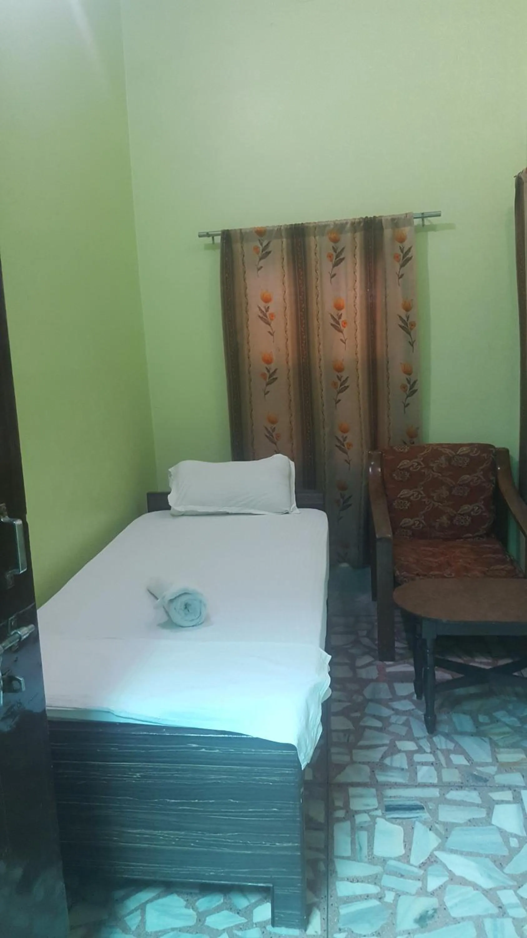 Single Room with Private External Bathroom in Baba Guest House