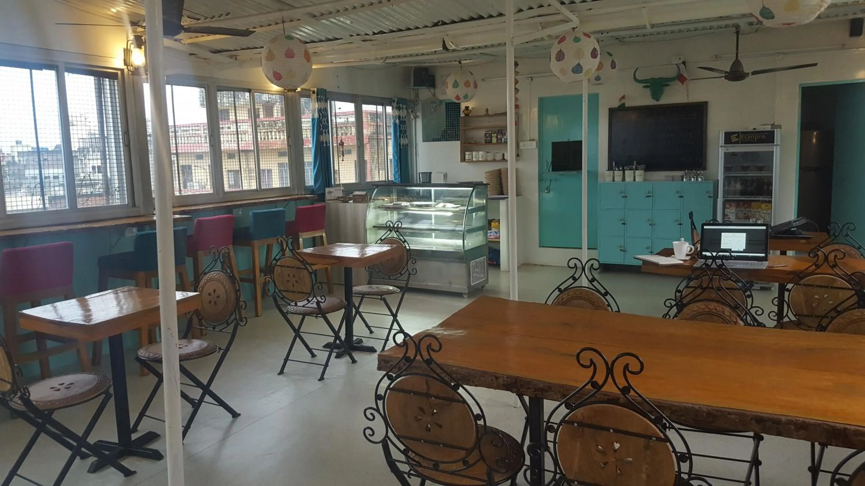 Restaurant/places to eat in Baba Guest House