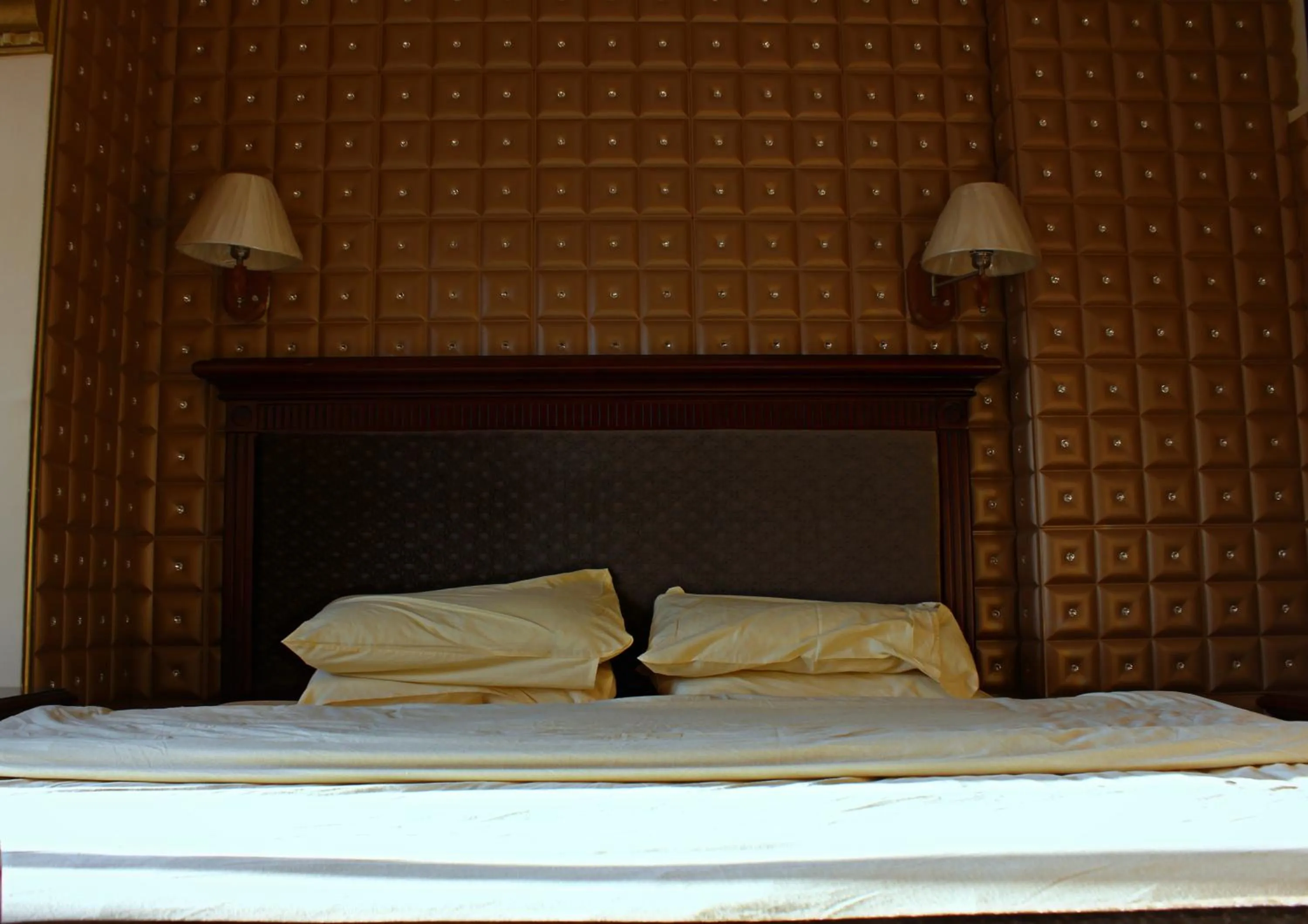 Bed in Rana Palace