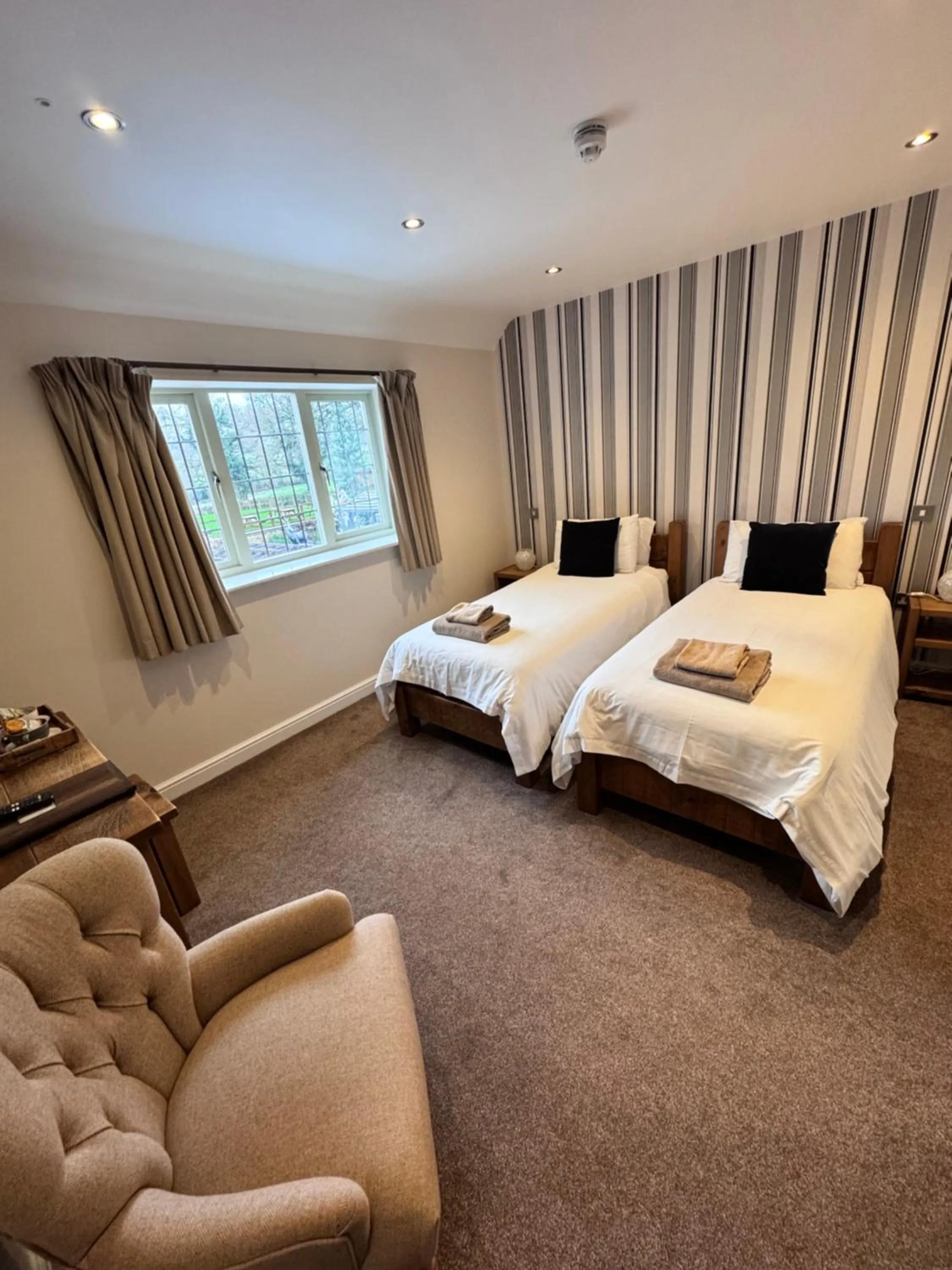 Bedroom, Bed in The White Hart Inn